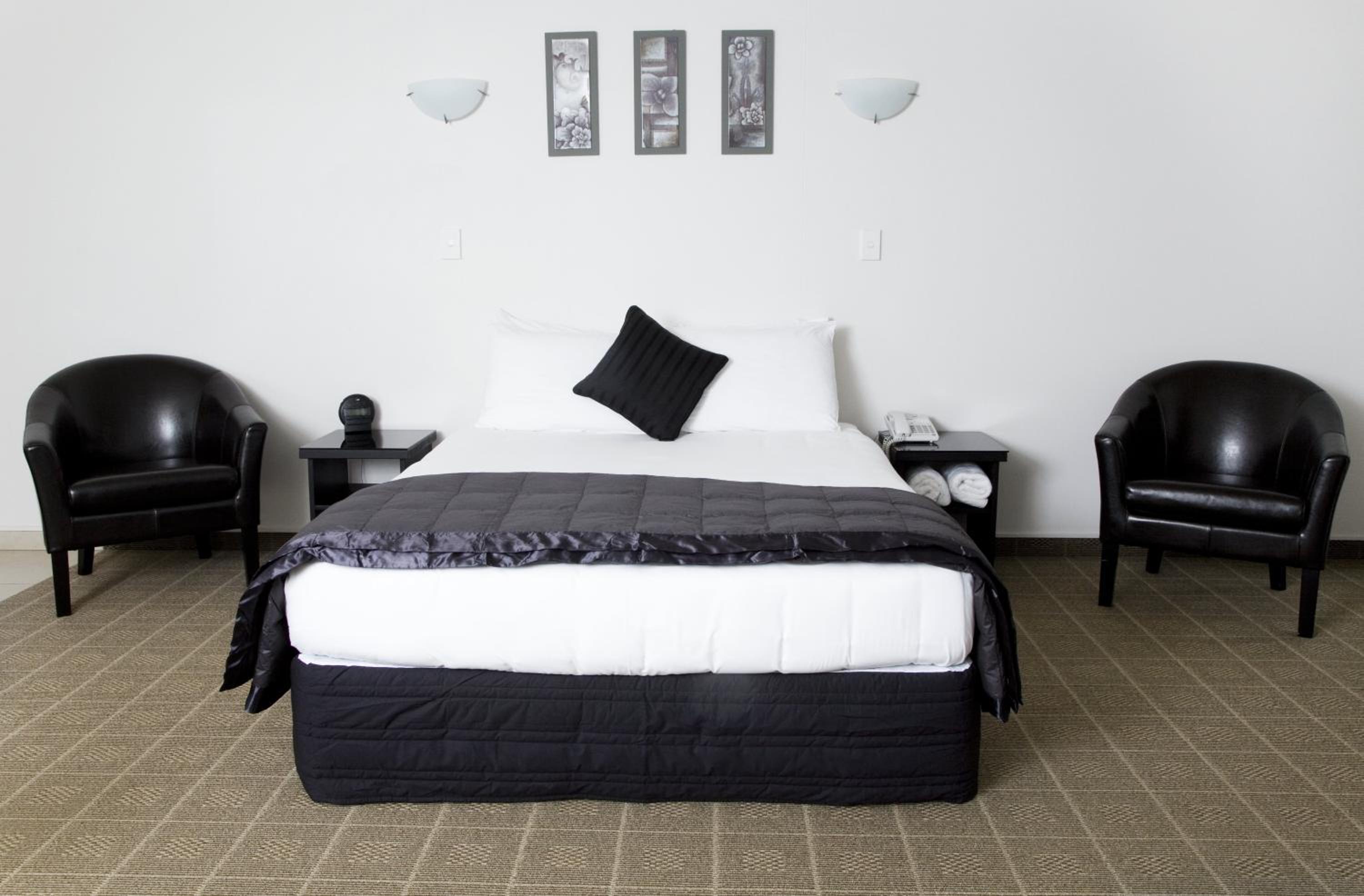 One-Bedroom Apartment - Photo 1