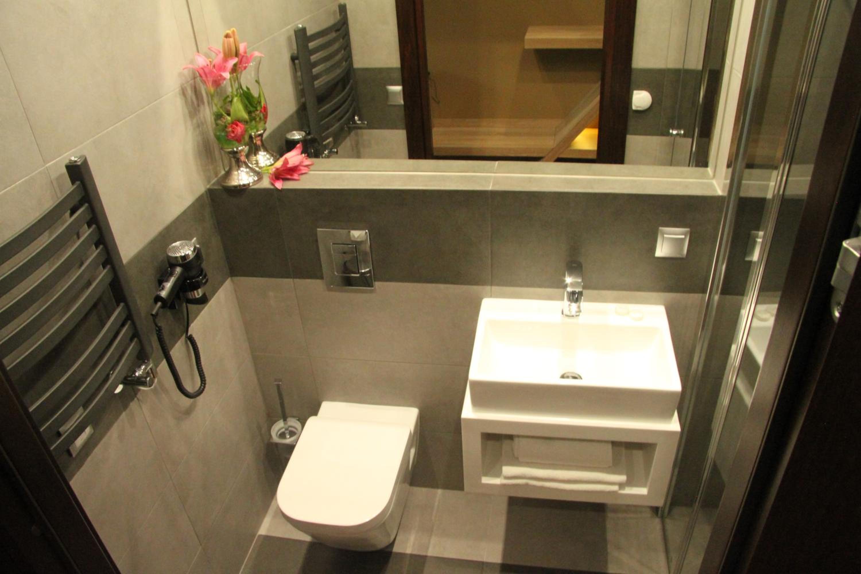 Deluxe Double or Twin Room with Balcony - Photo 10