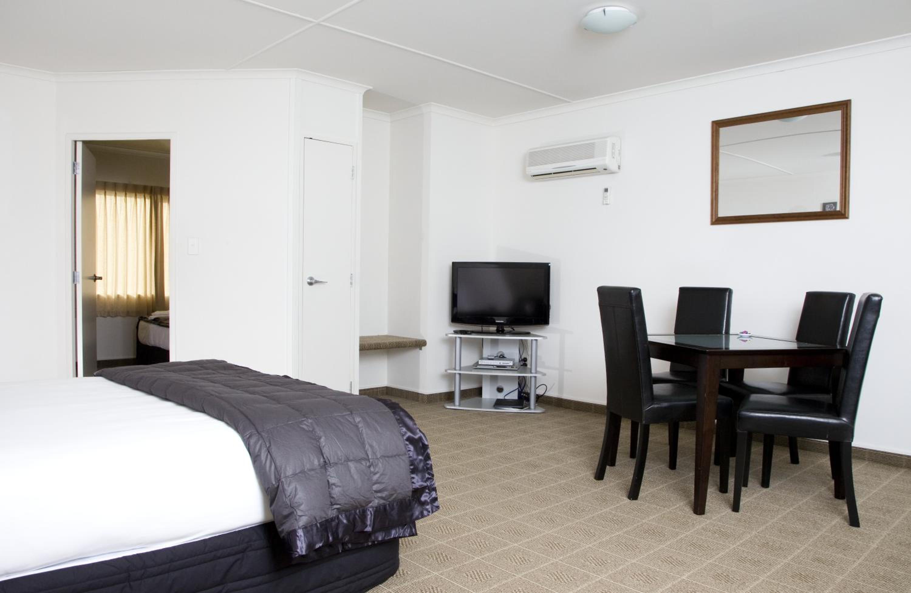 One-Bedroom Apartment - Photo 5