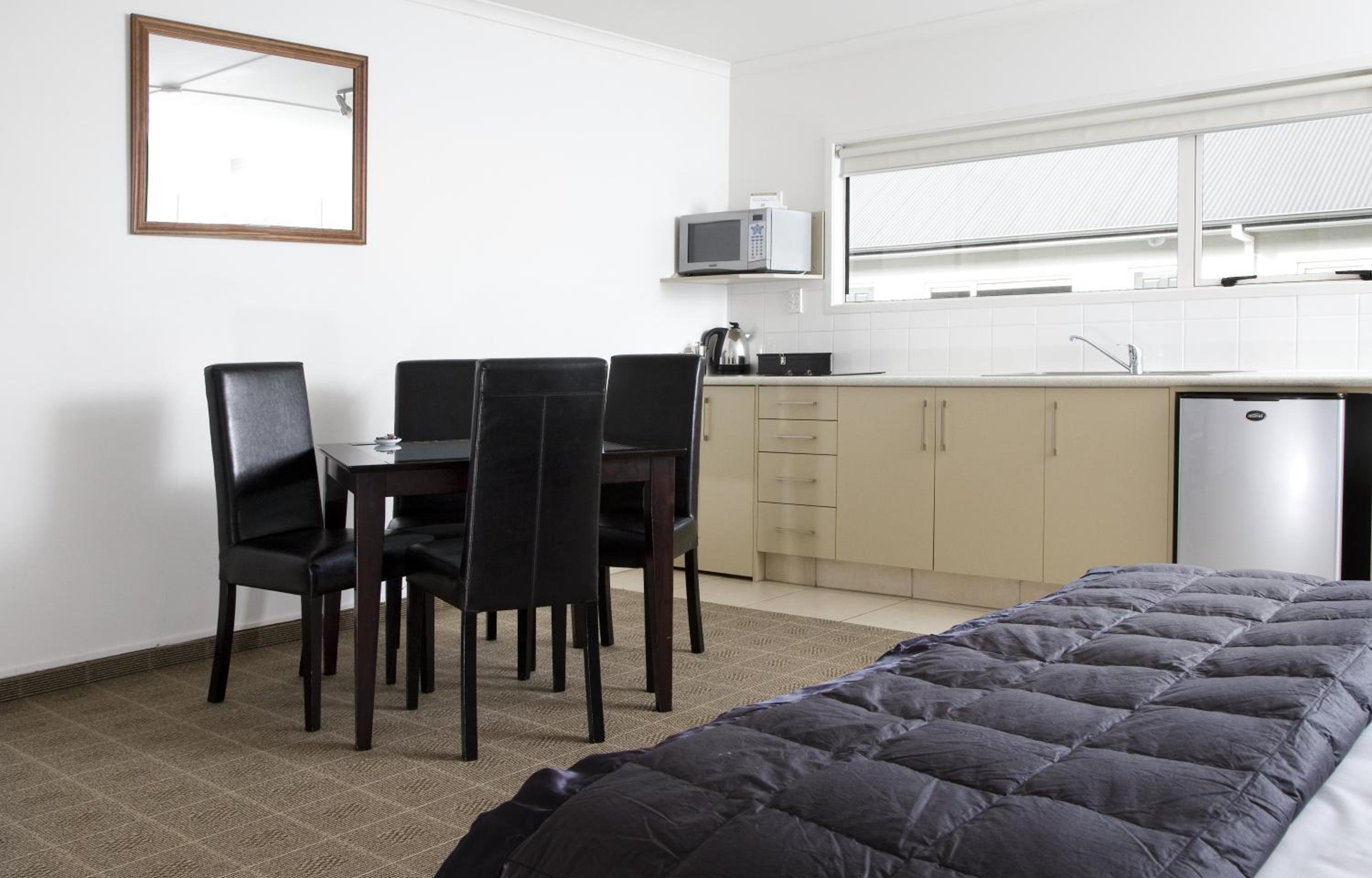 One-Bedroom Apartment - Photo 10