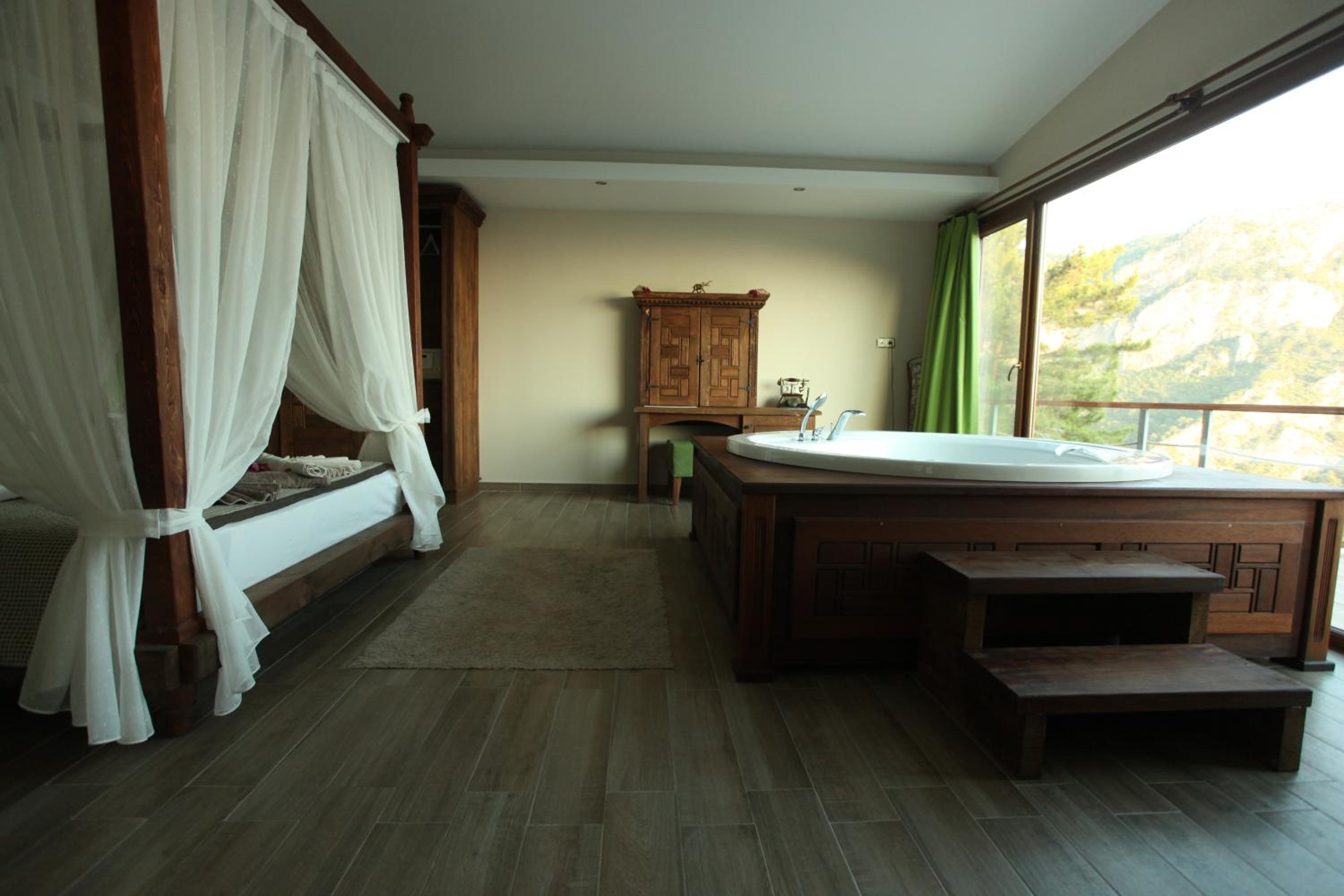 Deluxe Suite with Sea View