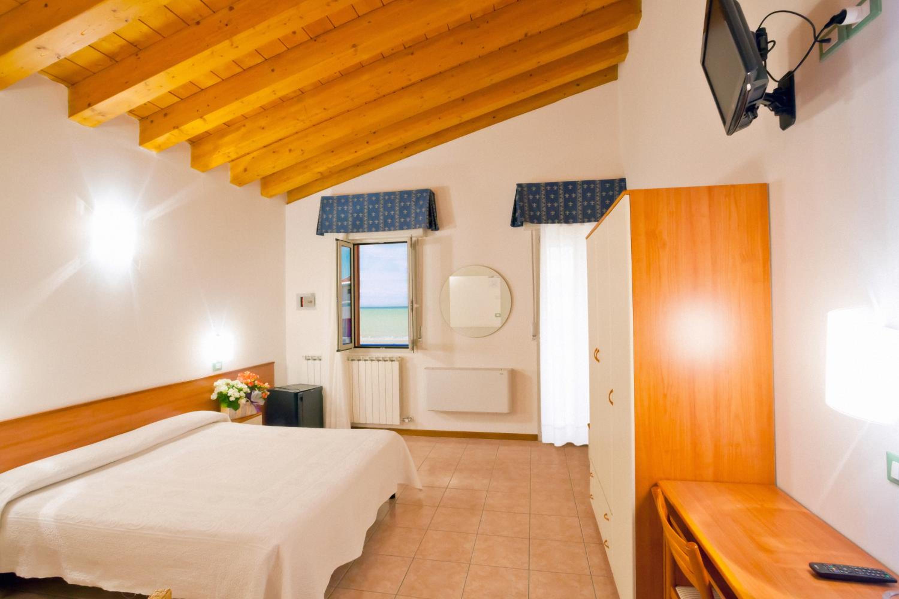 Quadruple Room with Balcony photo 2