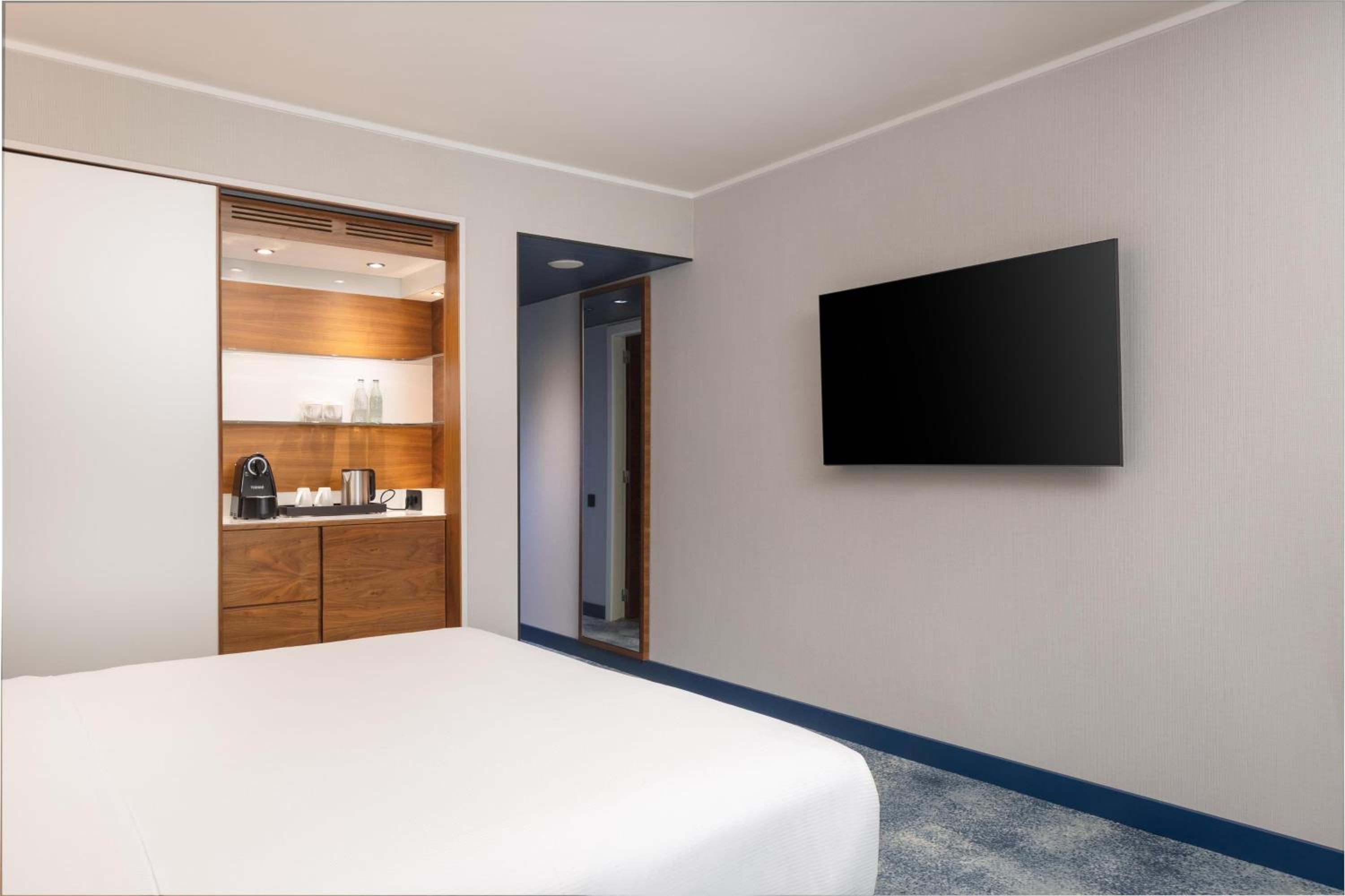 Executive Corner King Room - Lounge Access