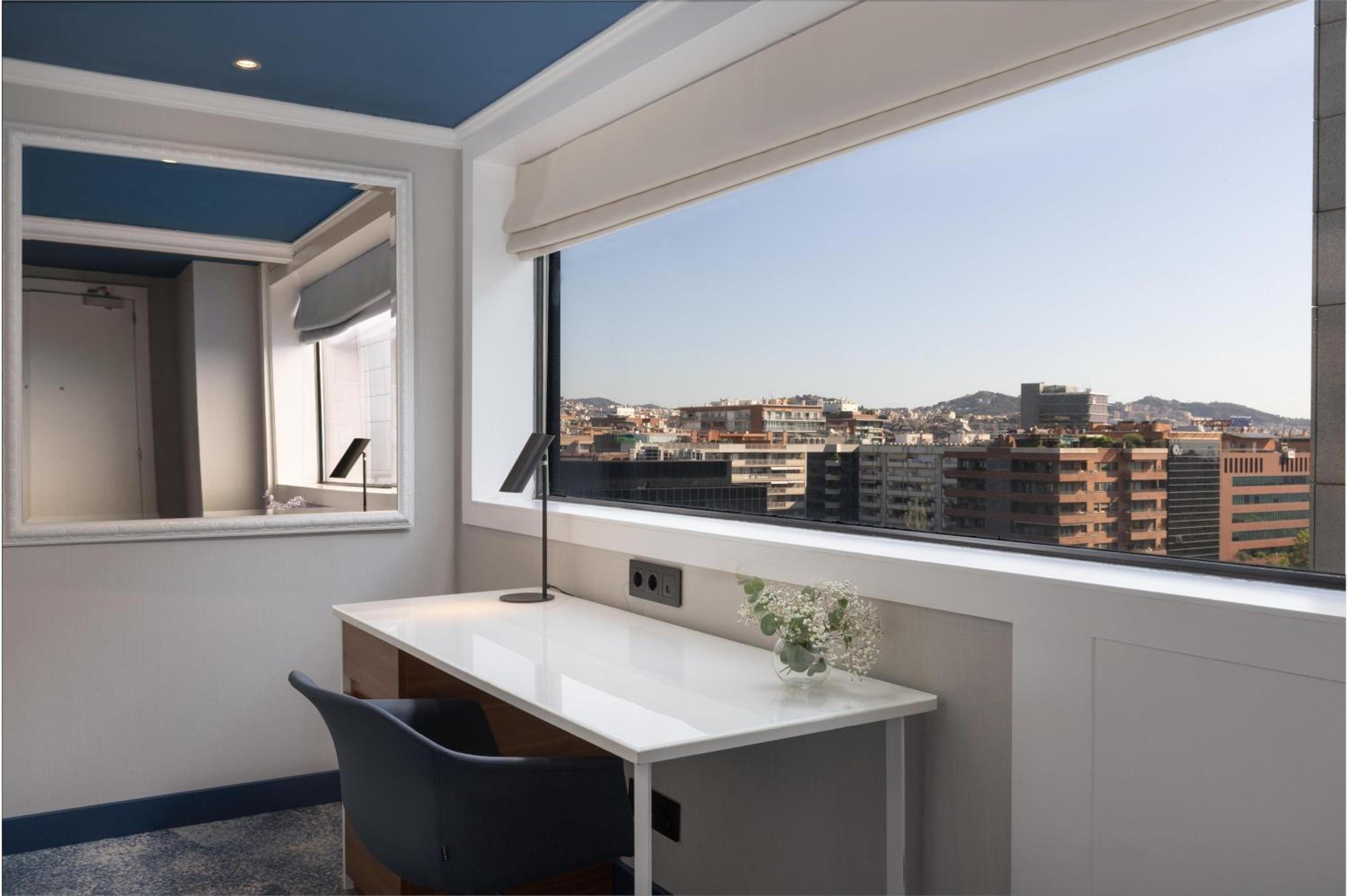 Executive Corner King Room - Lounge Access