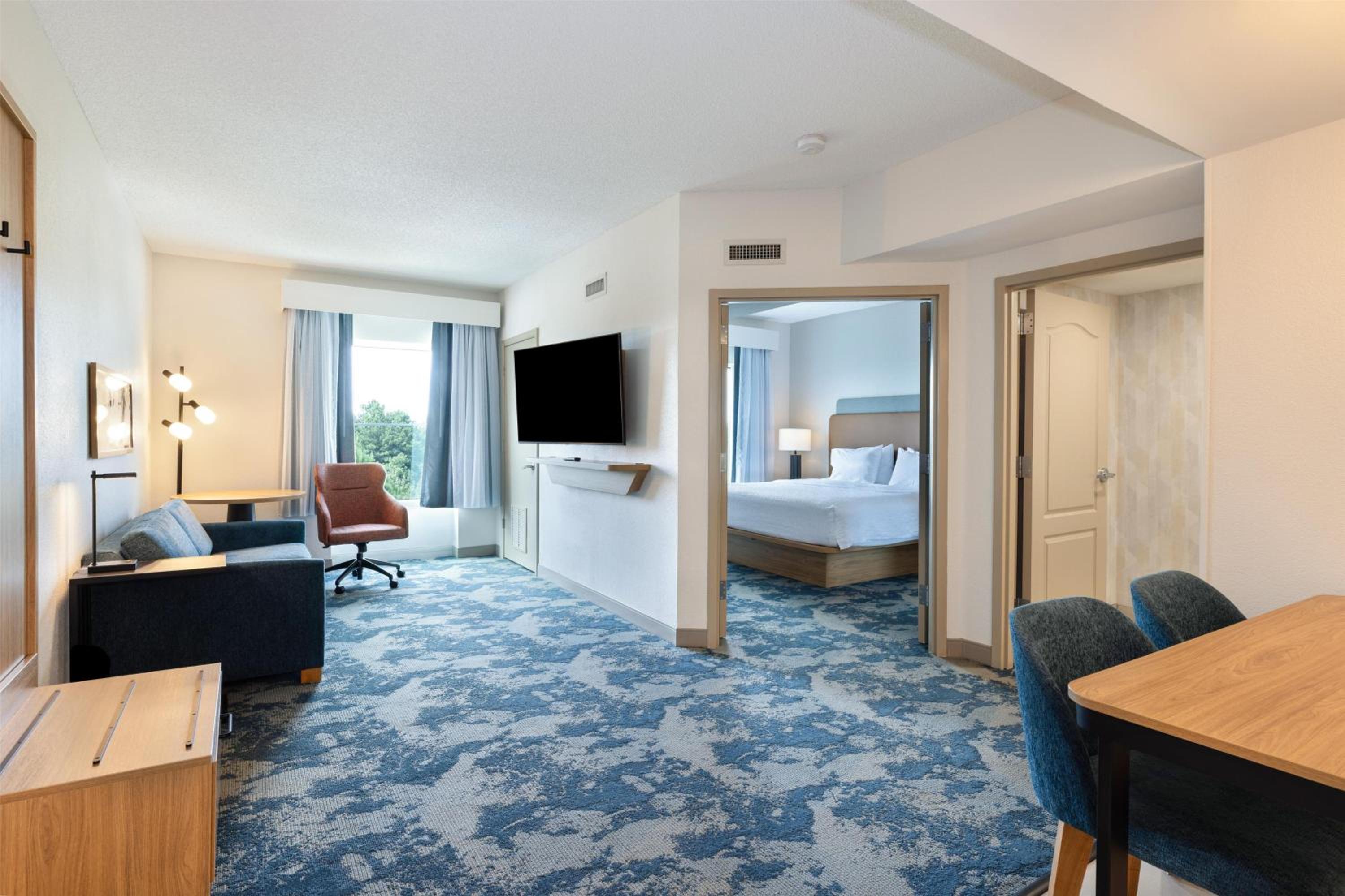 King Suite - Non-Smoking photo 1