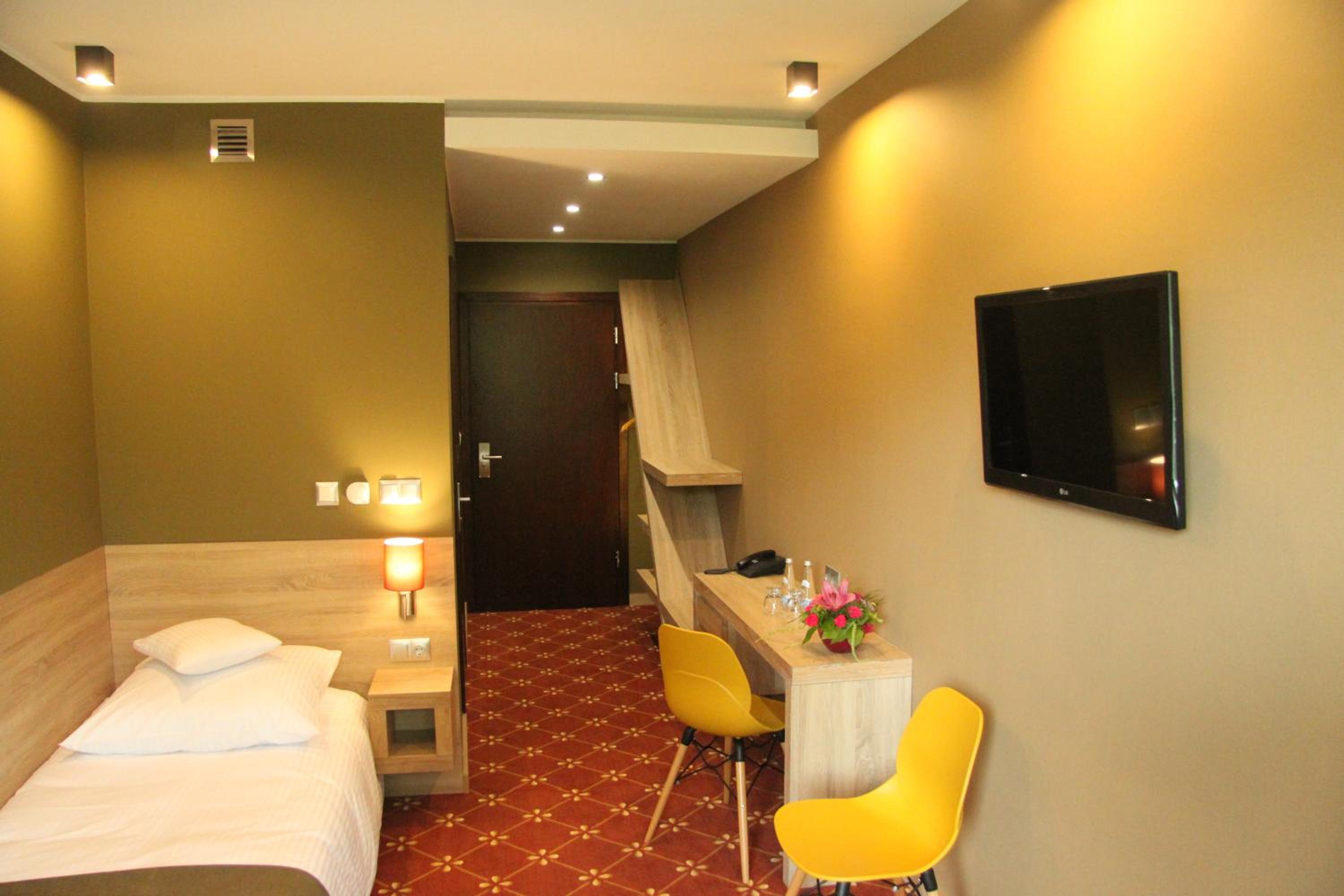 Deluxe Double or Twin Room with Balcony - Photo 5