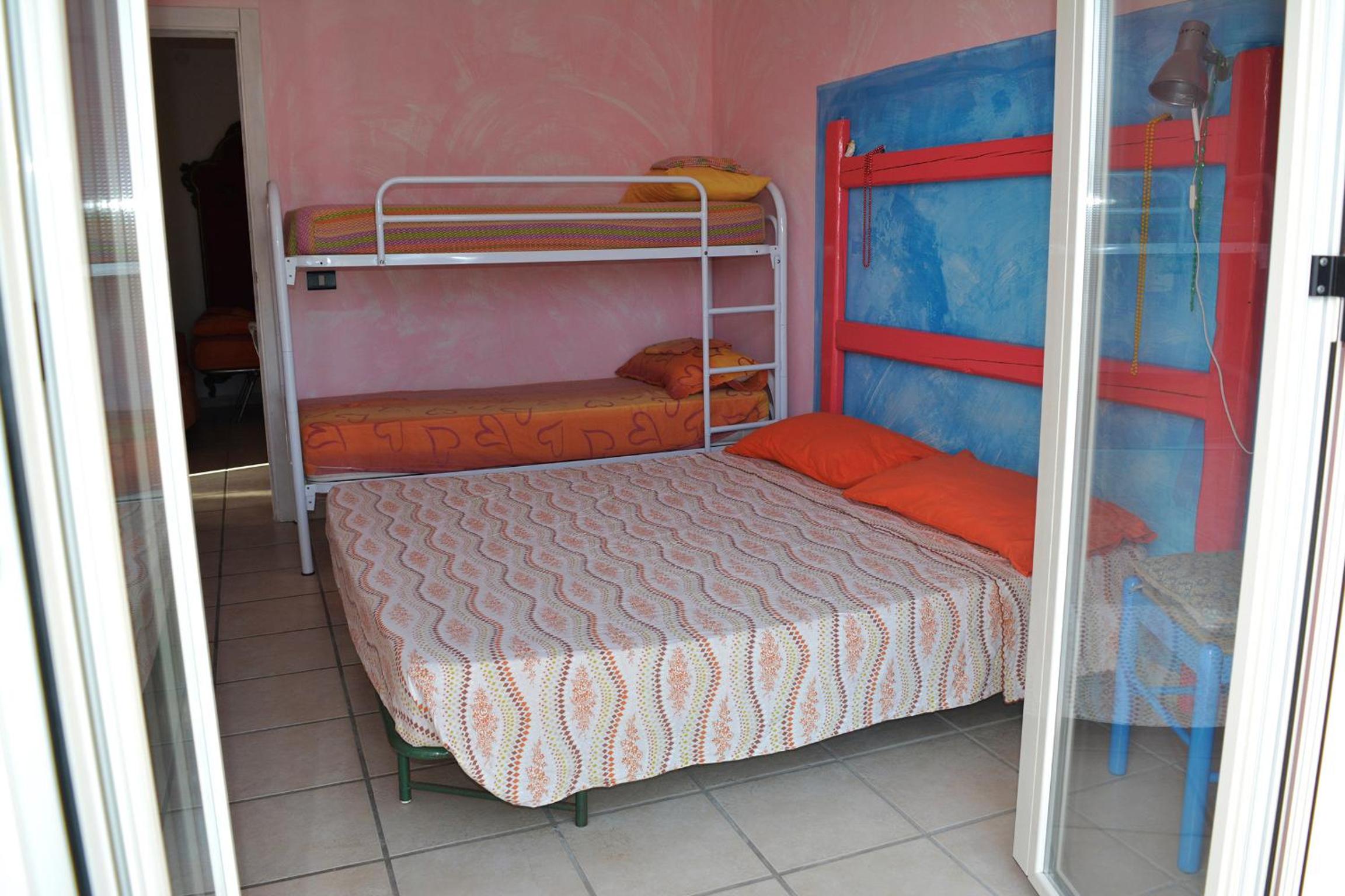 One-Bedroom Apartment (5 Adults) photo 3