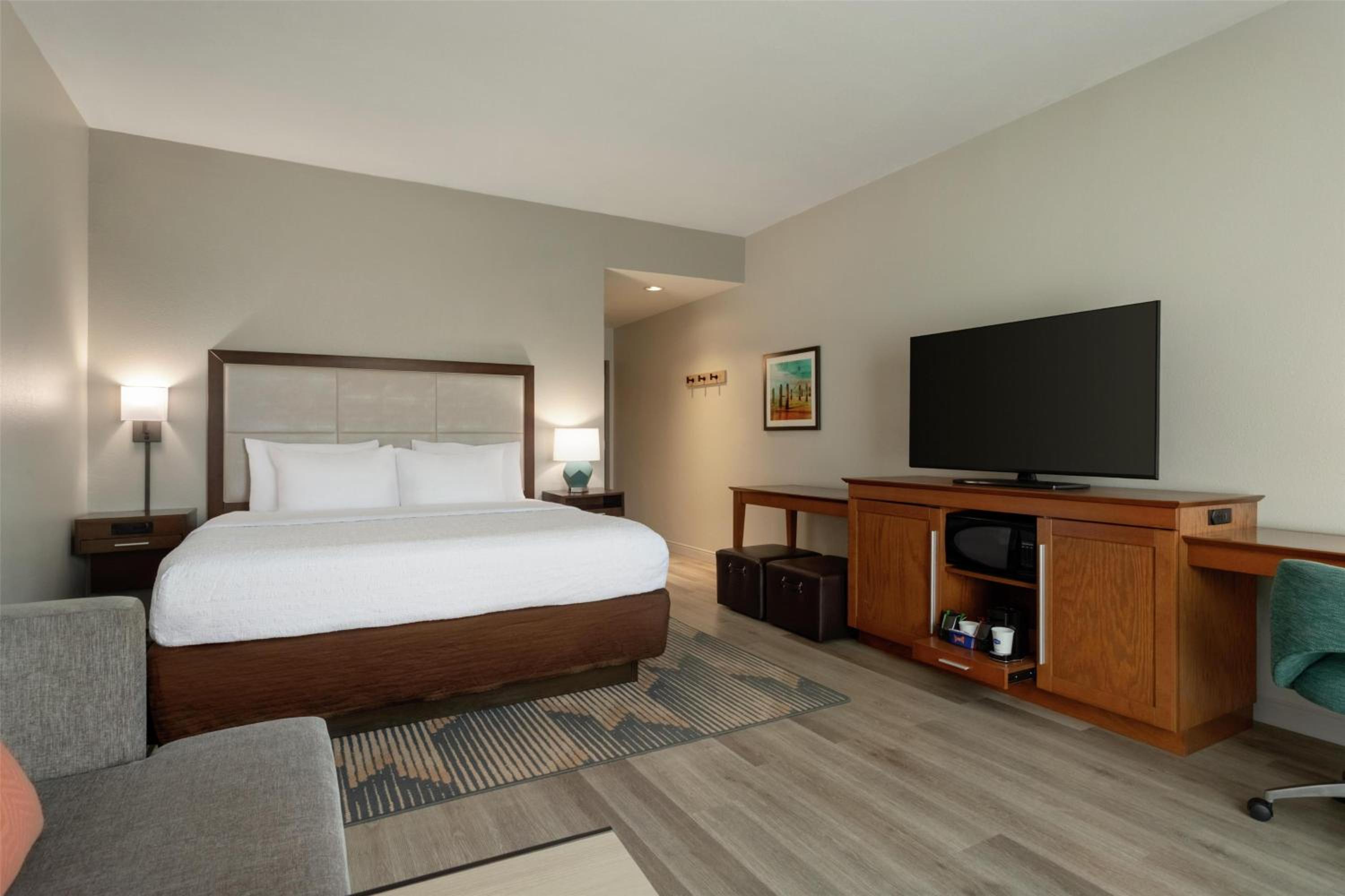 King Room with Sofa Bed - Non-Smoking