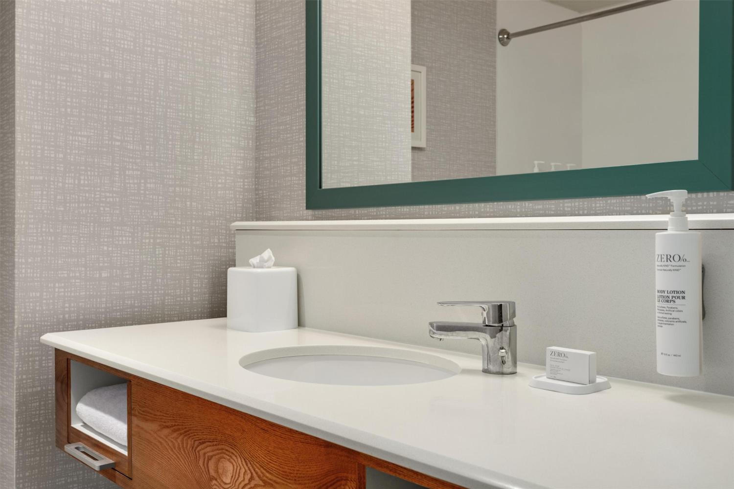 King Room - Hearing Access/Non-Smoking