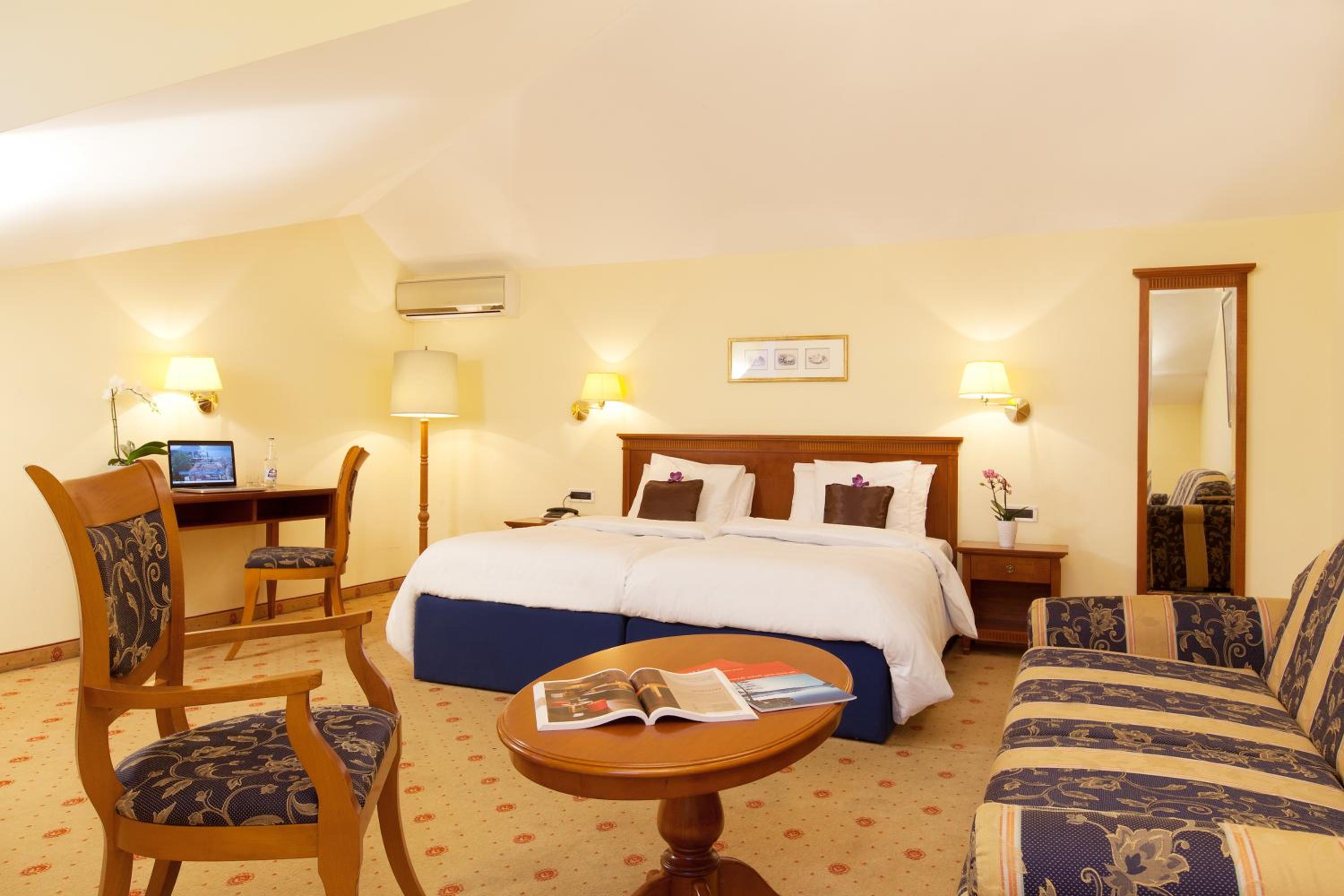 Quadruple Room - Photo 6