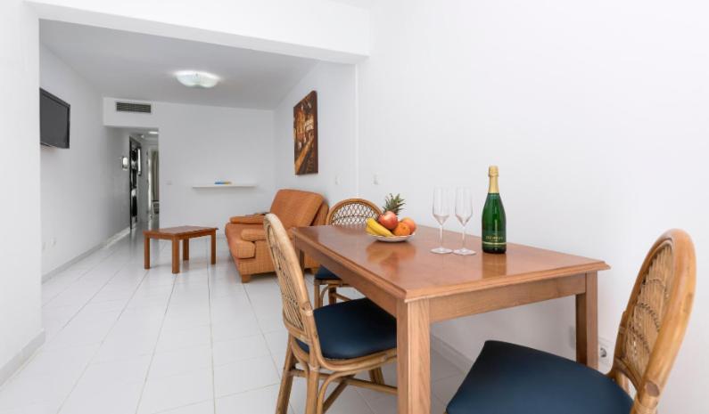 One-Bedroom Apartment with Garden View photo 3