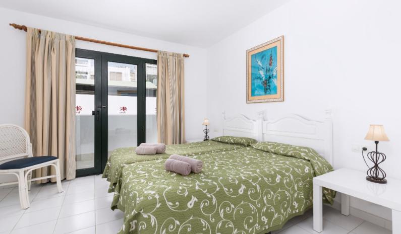 One-Bedroom Apartment with Sea View photo 2