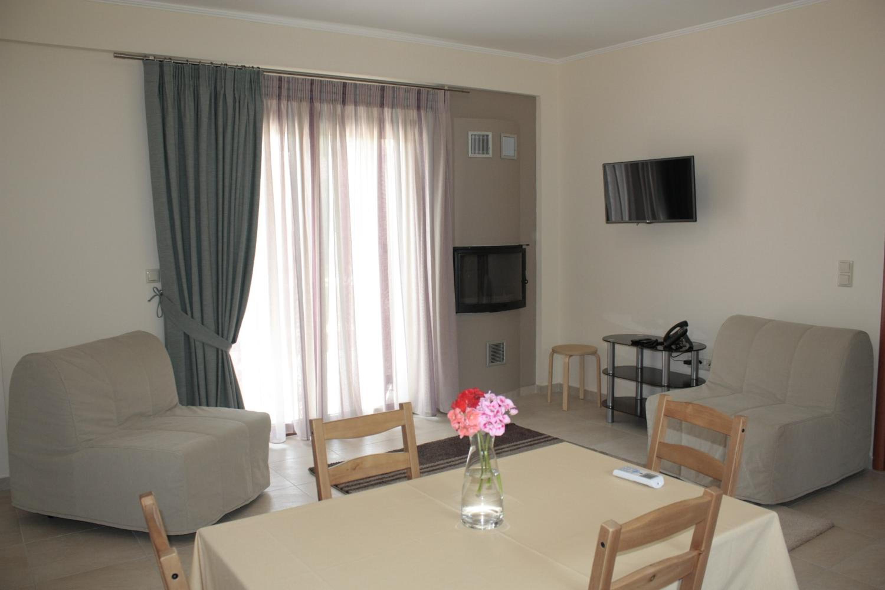 Apartment - Ground Floor - Photo 1