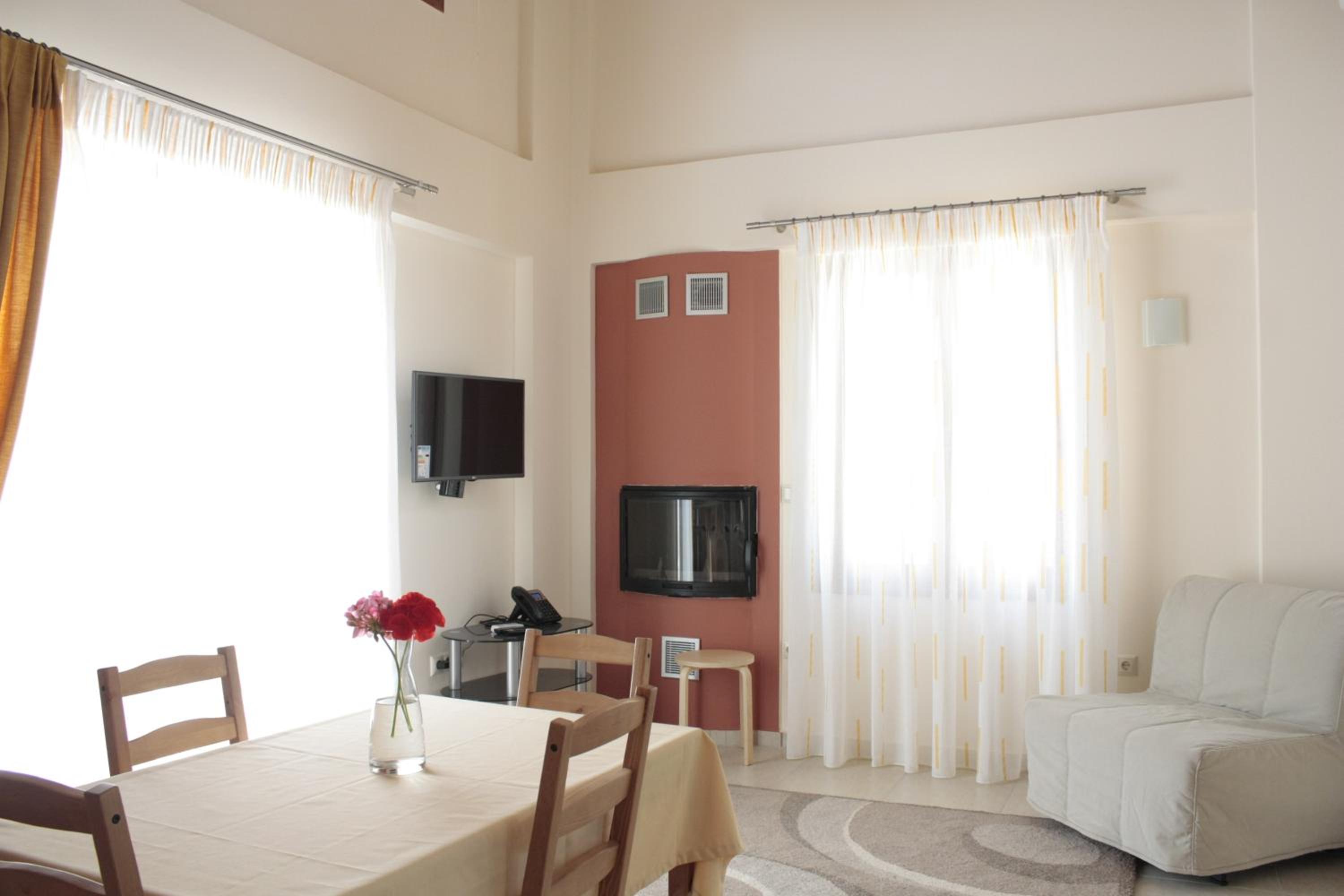 Apartment with Pool View  - Photo 1