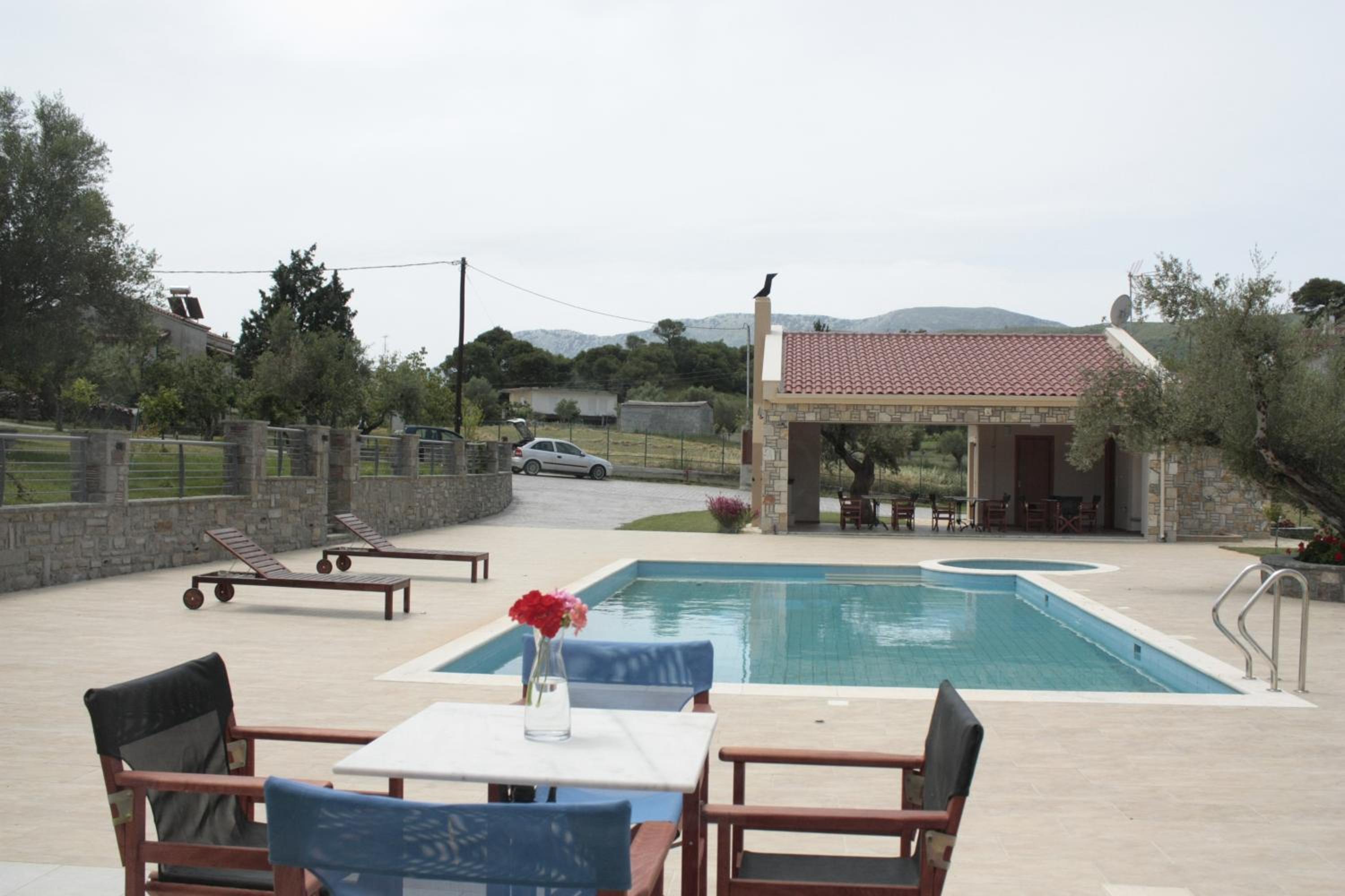 Apartment with Pool View  - Photo 2