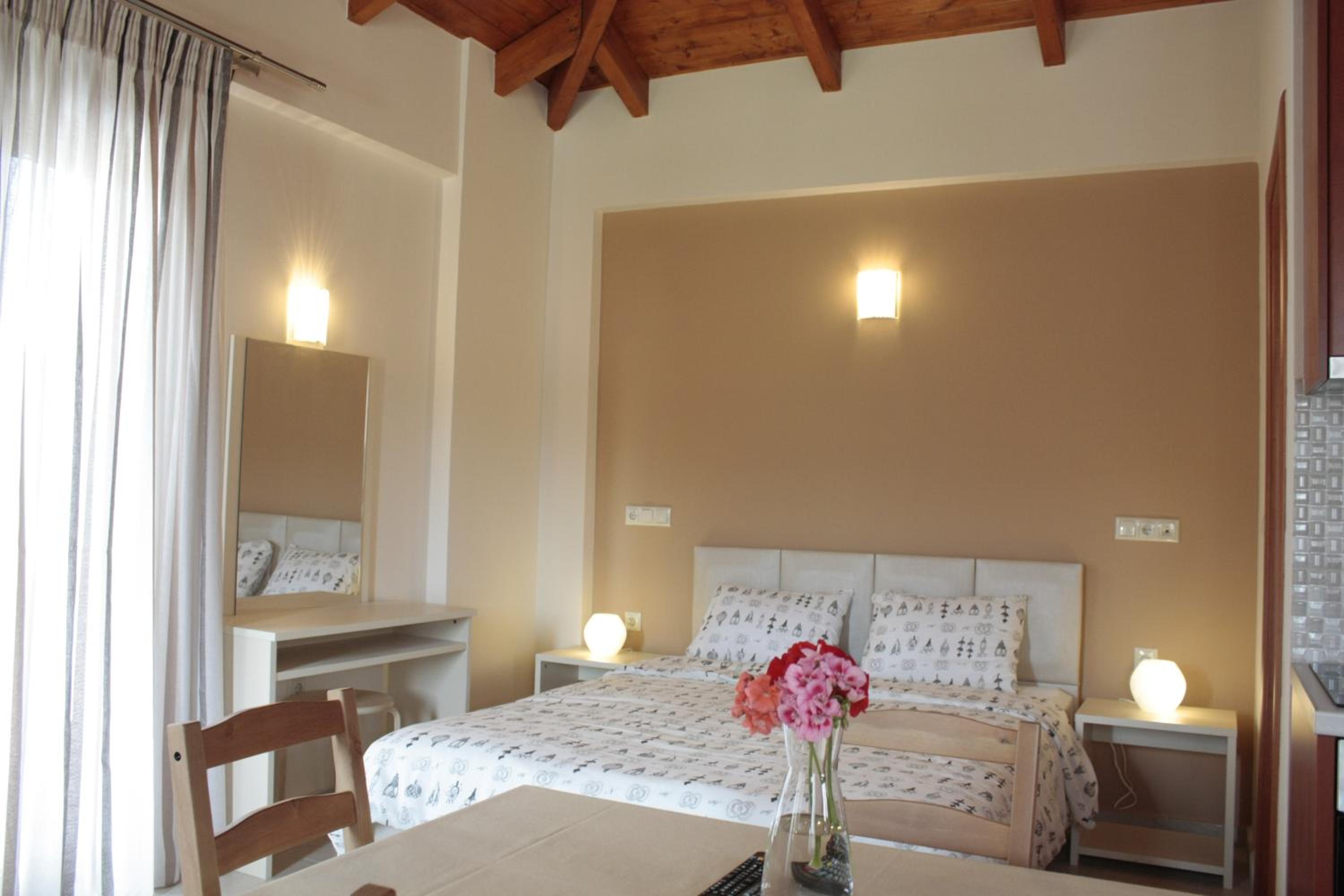 Studio Apartment - Photo 4