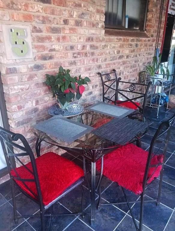 Deluxe Double Room with Extra Bed photo 3