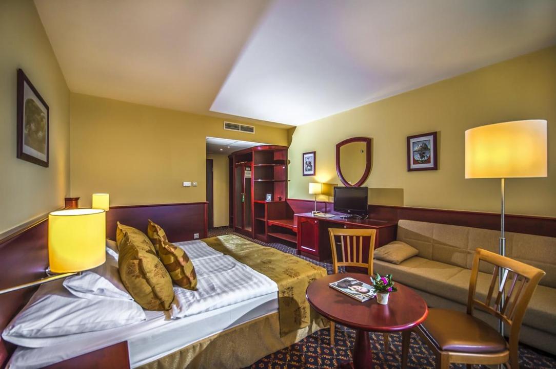 Standard Twin Room with Sofa
