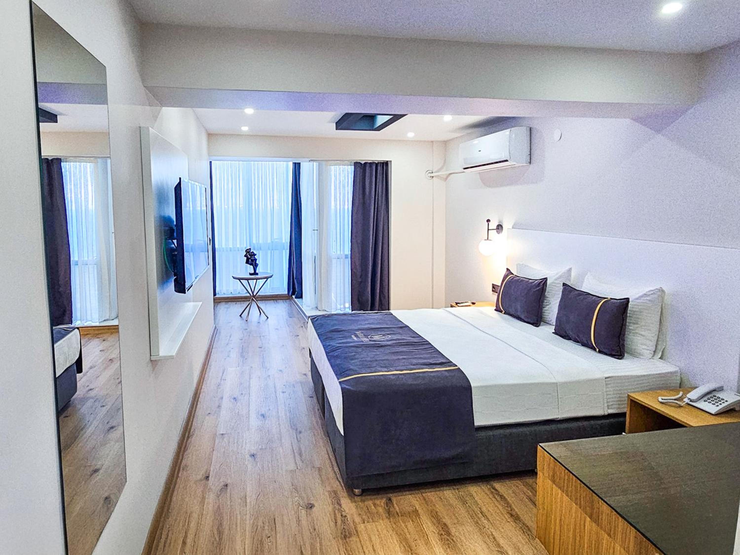 Double or Twin Room with Sea View