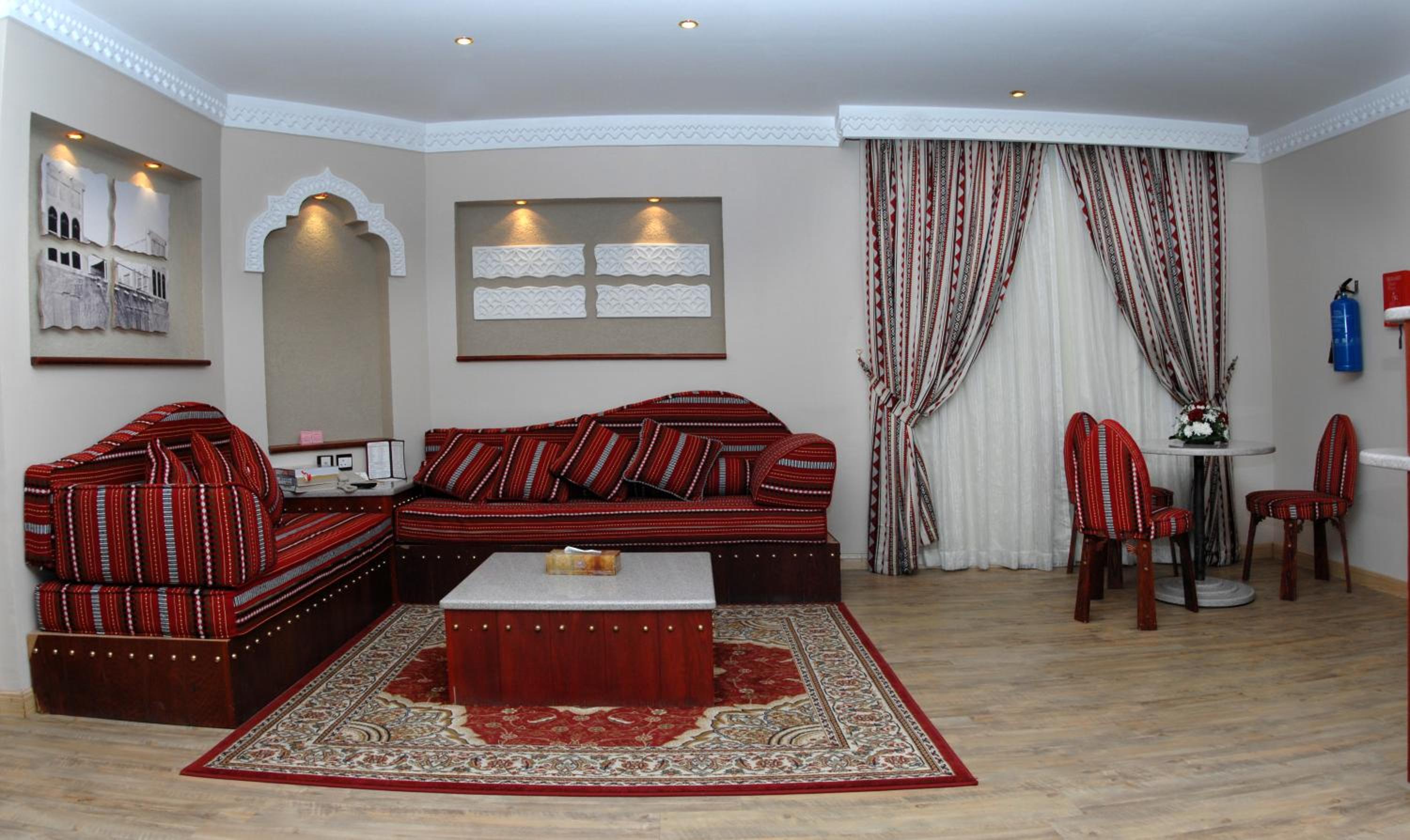 Deluxe Family Suite - Photo 12
