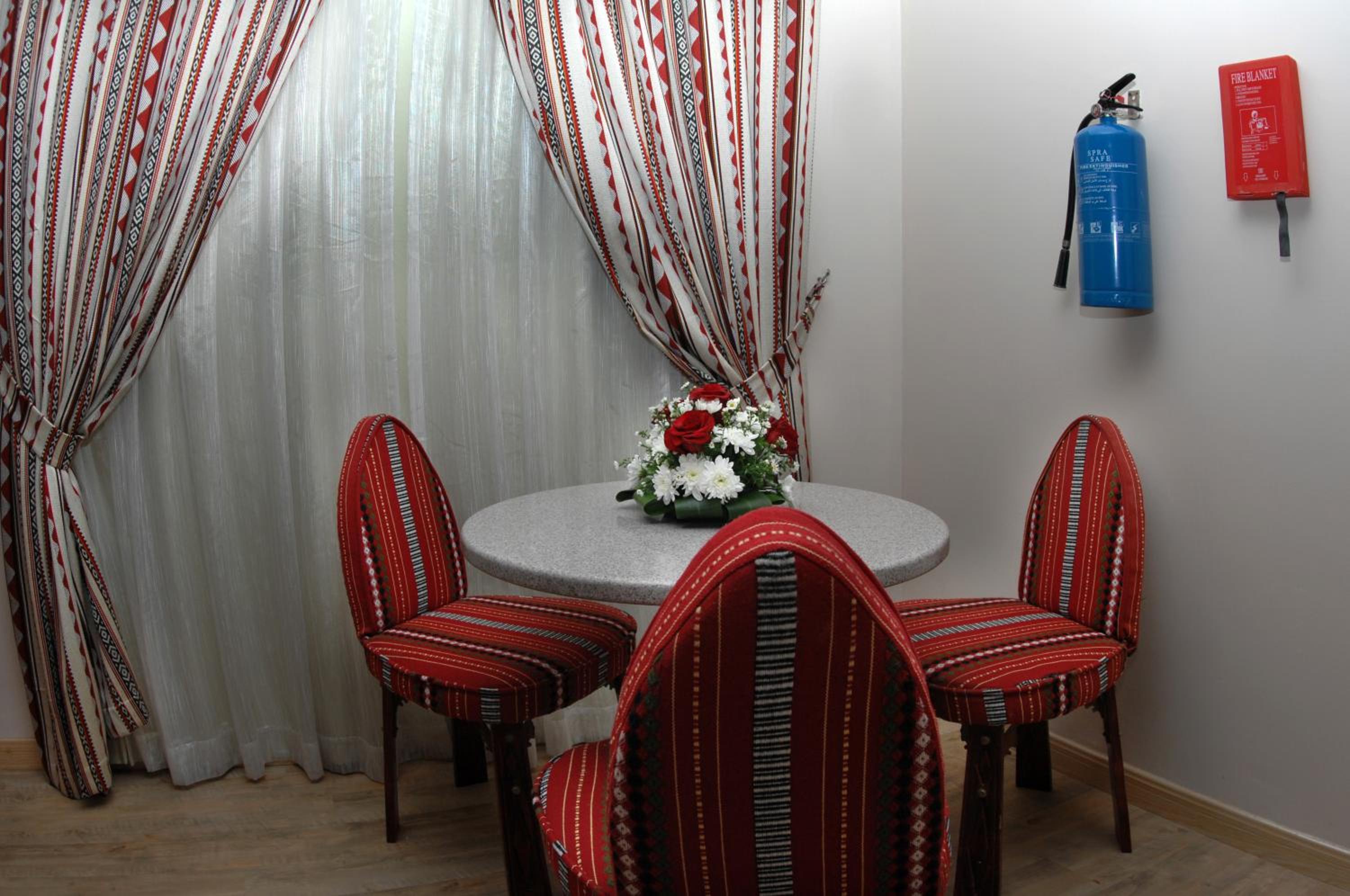 Deluxe Family Suite - Photo 14