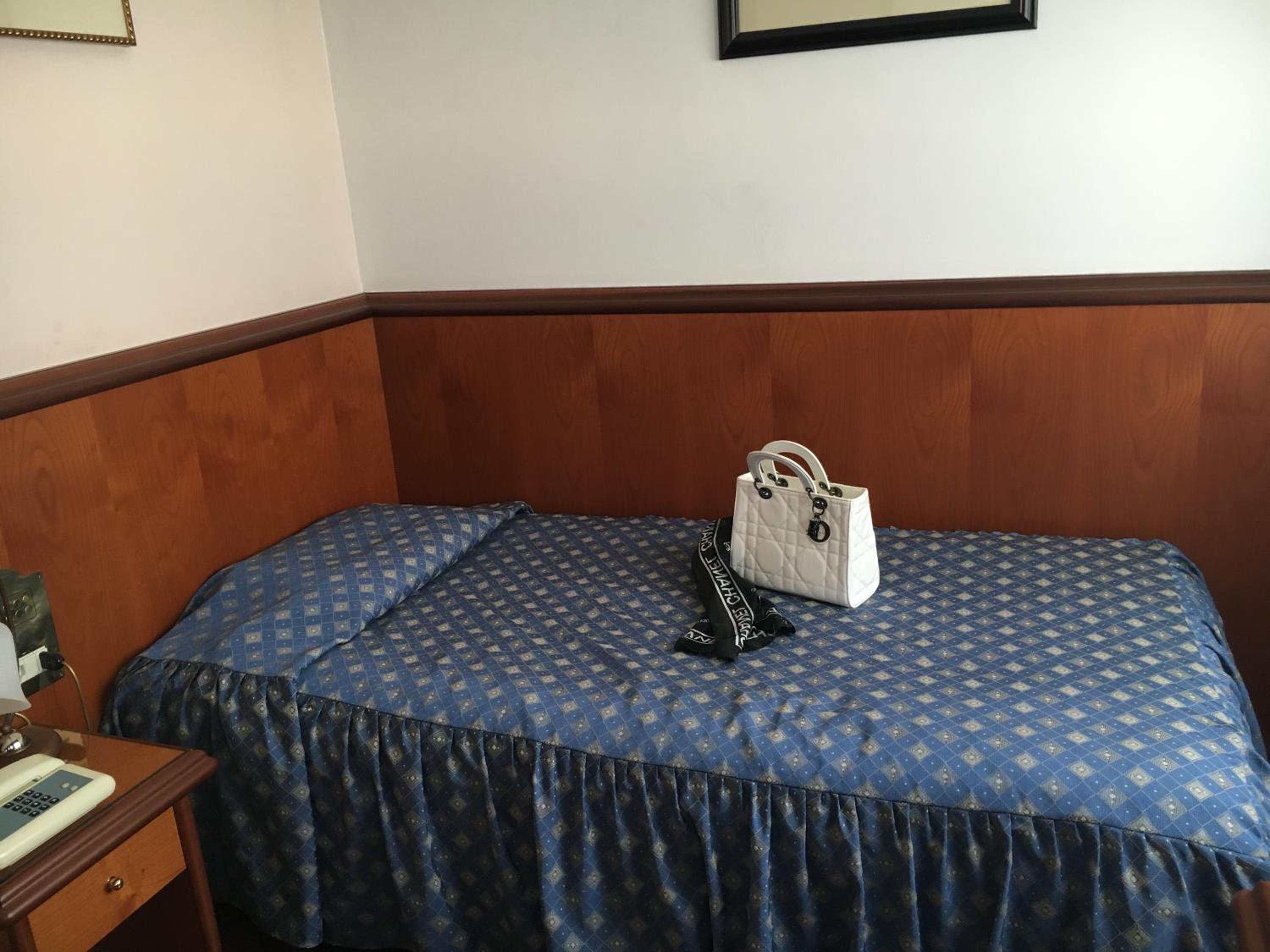 Single Room photo 2