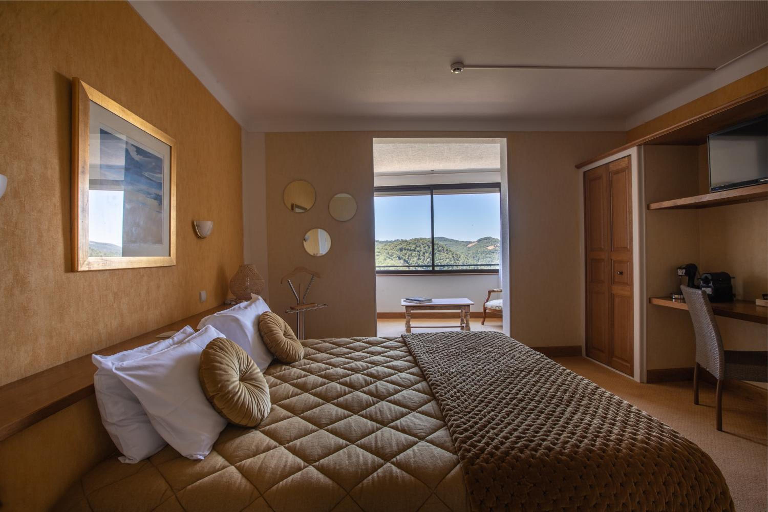 Queen Room with Garden View photo 3