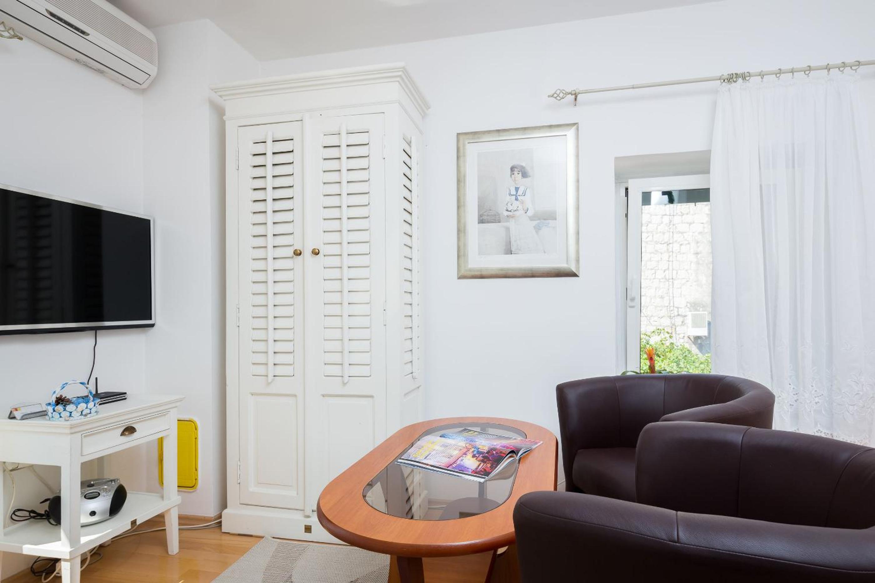 Studio Apartment photo 2