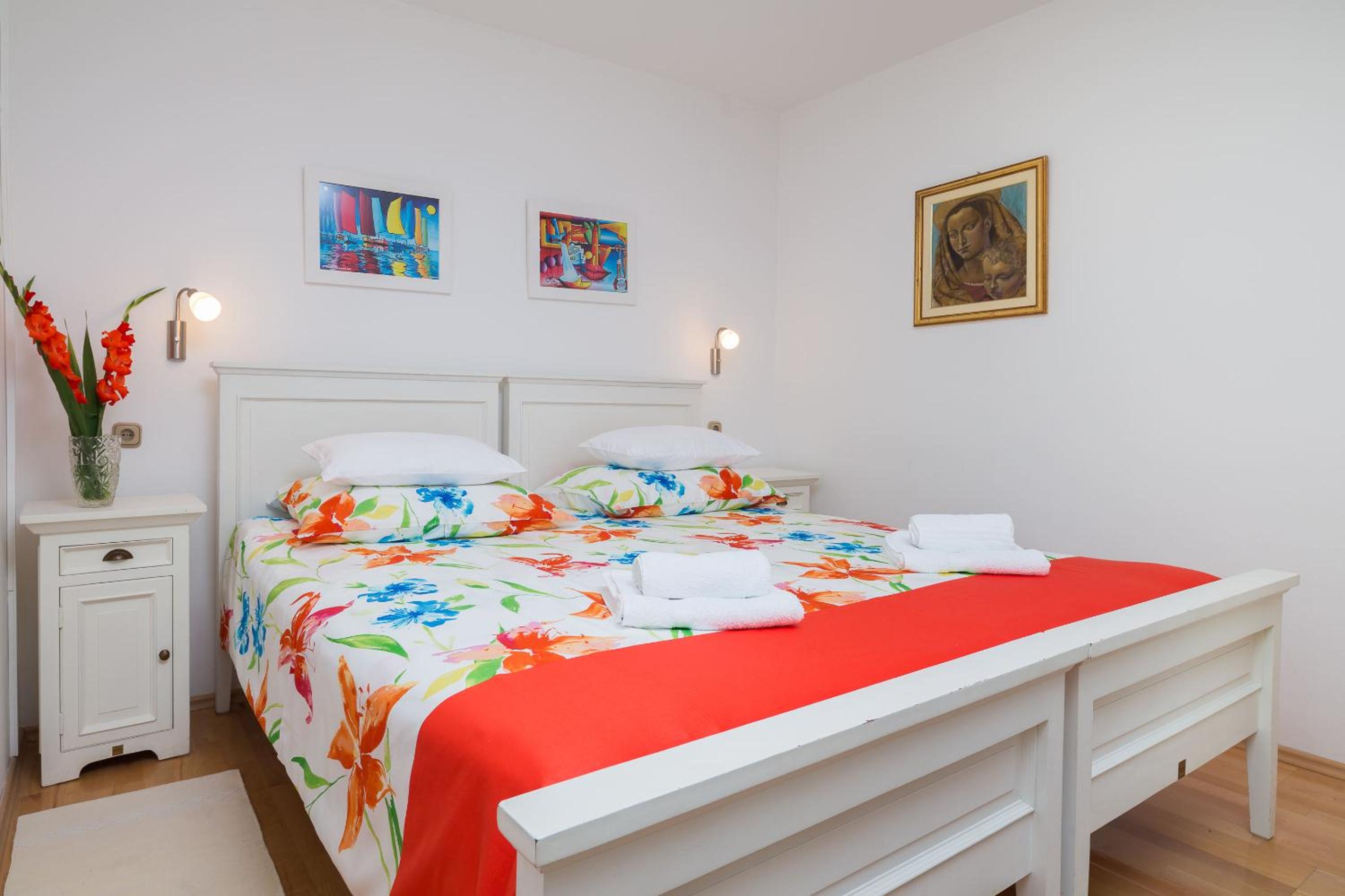 Studio Apartment photo 1