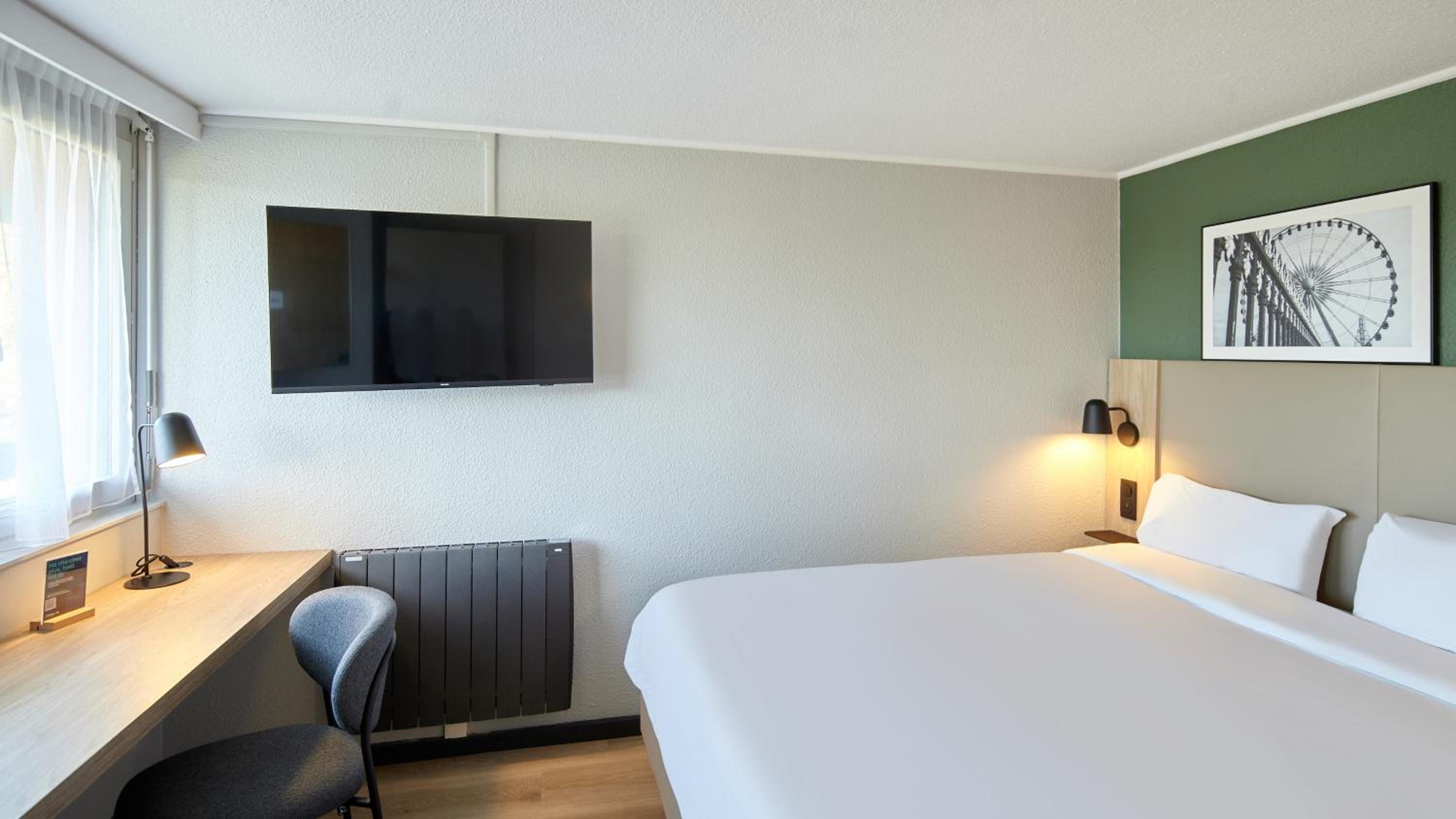 Standard Room - 1 Queen Bed - Photo 8