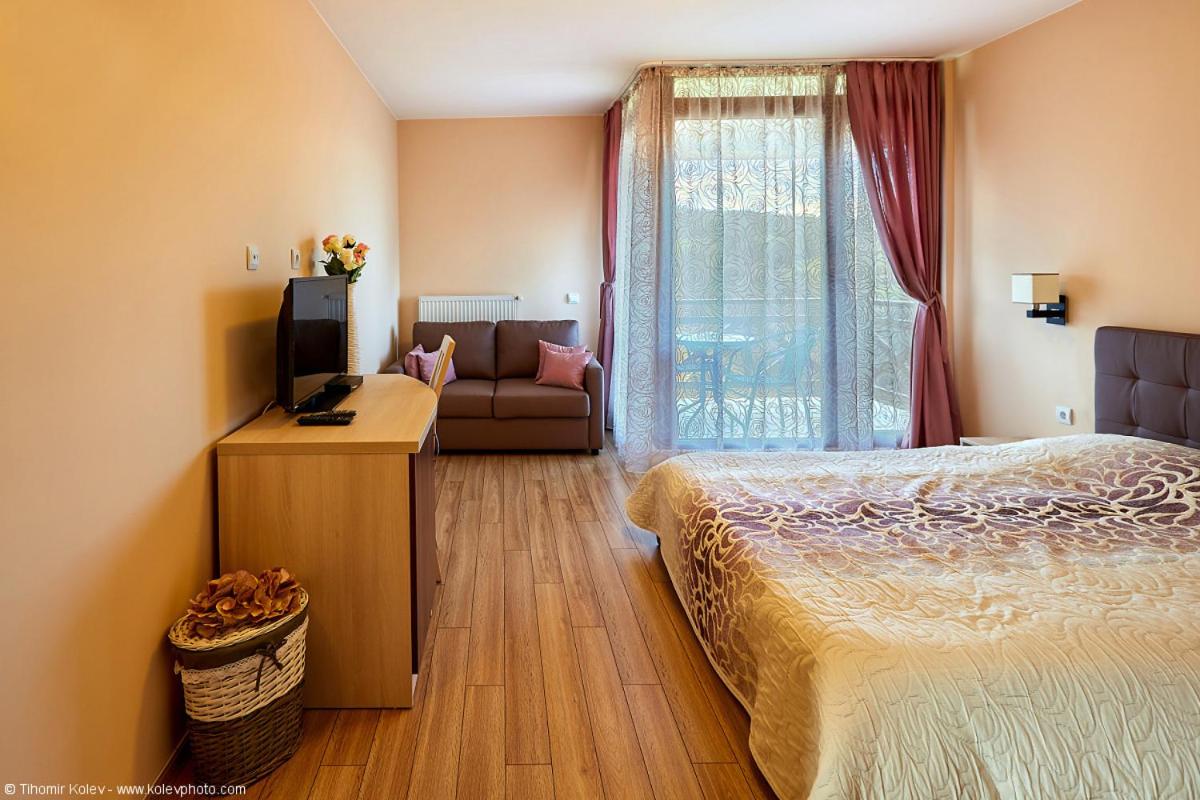 Deluxe Double Room (2 Adults + 1 Child) photo 1