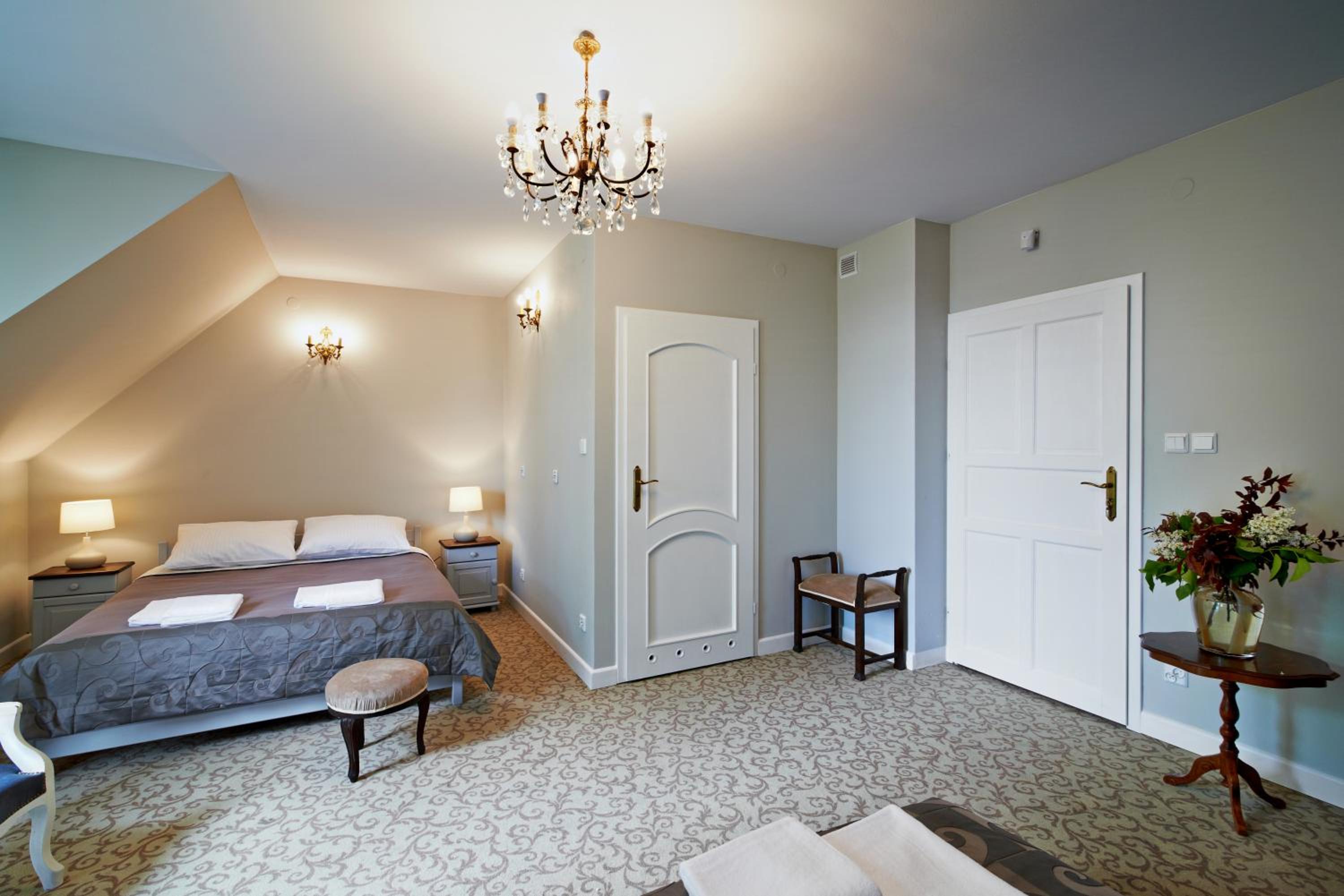 Deluxe Family Room - Photo 2