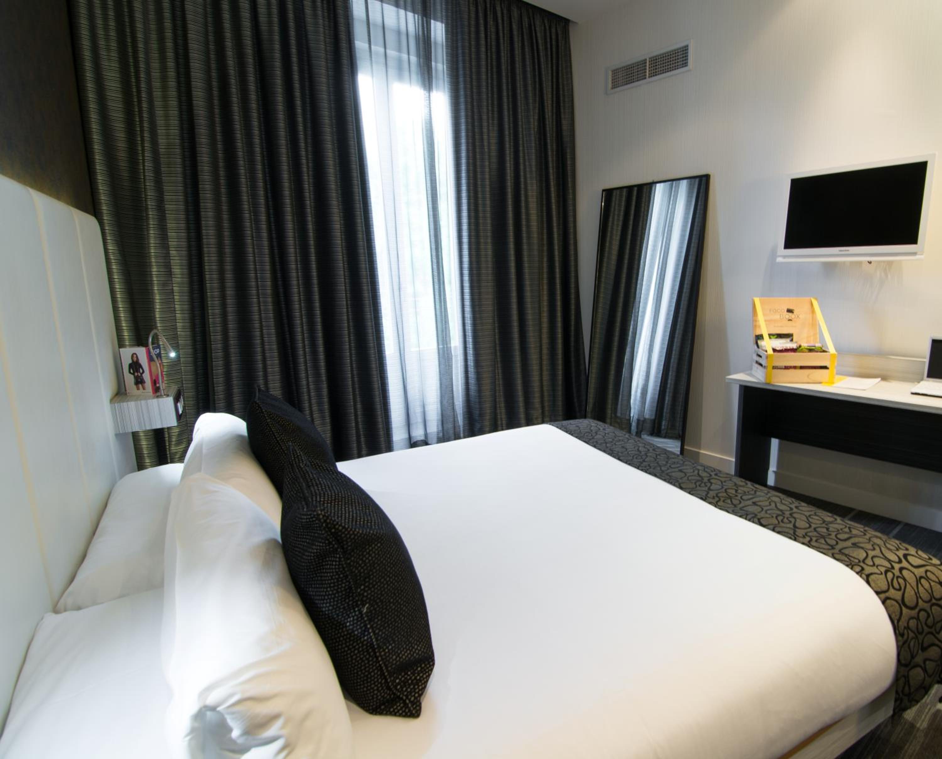 Double or Twin Room (1-2 Adults) - Photo 8