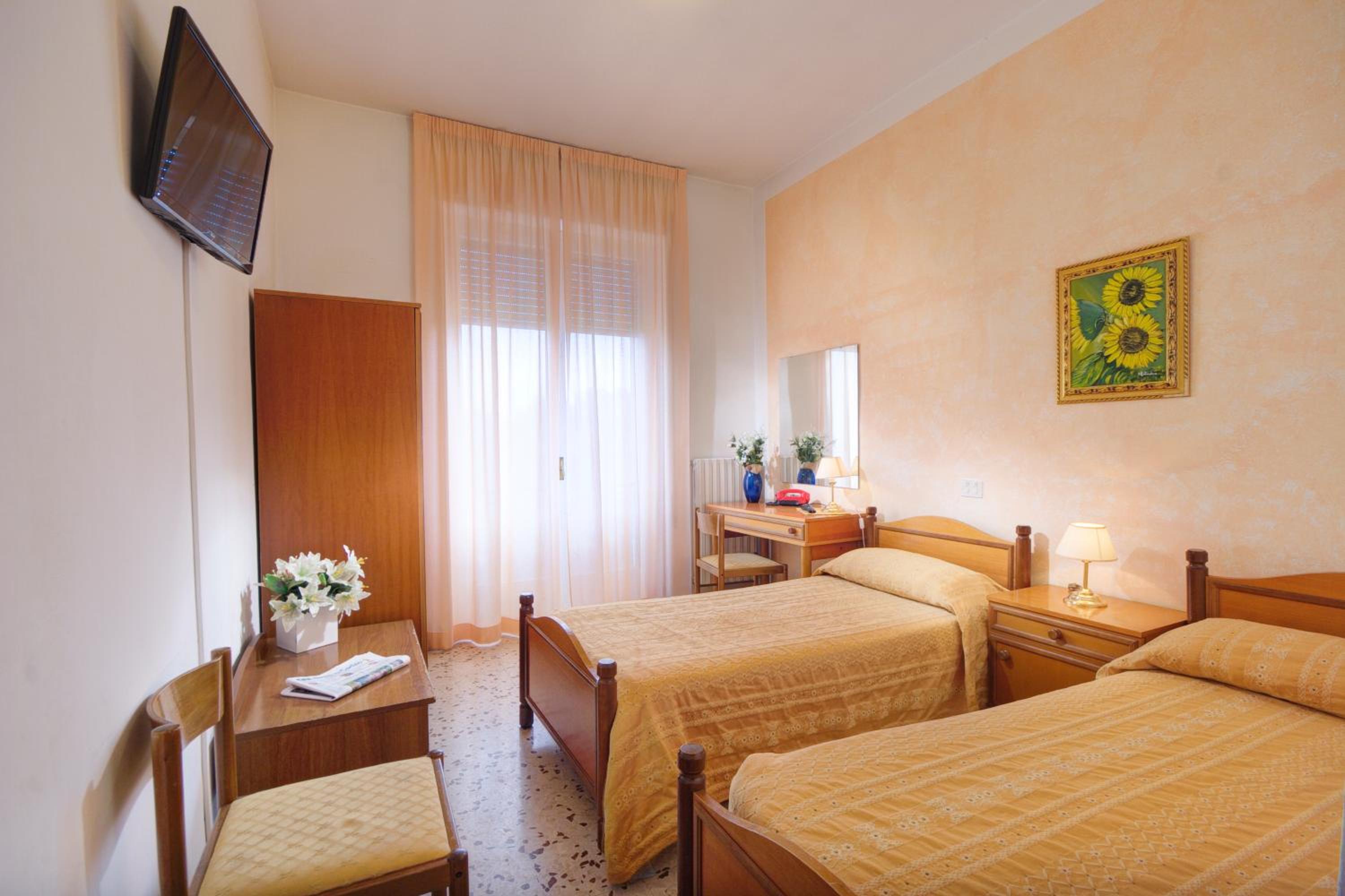 Standard Double or Twin Room - Photo 15