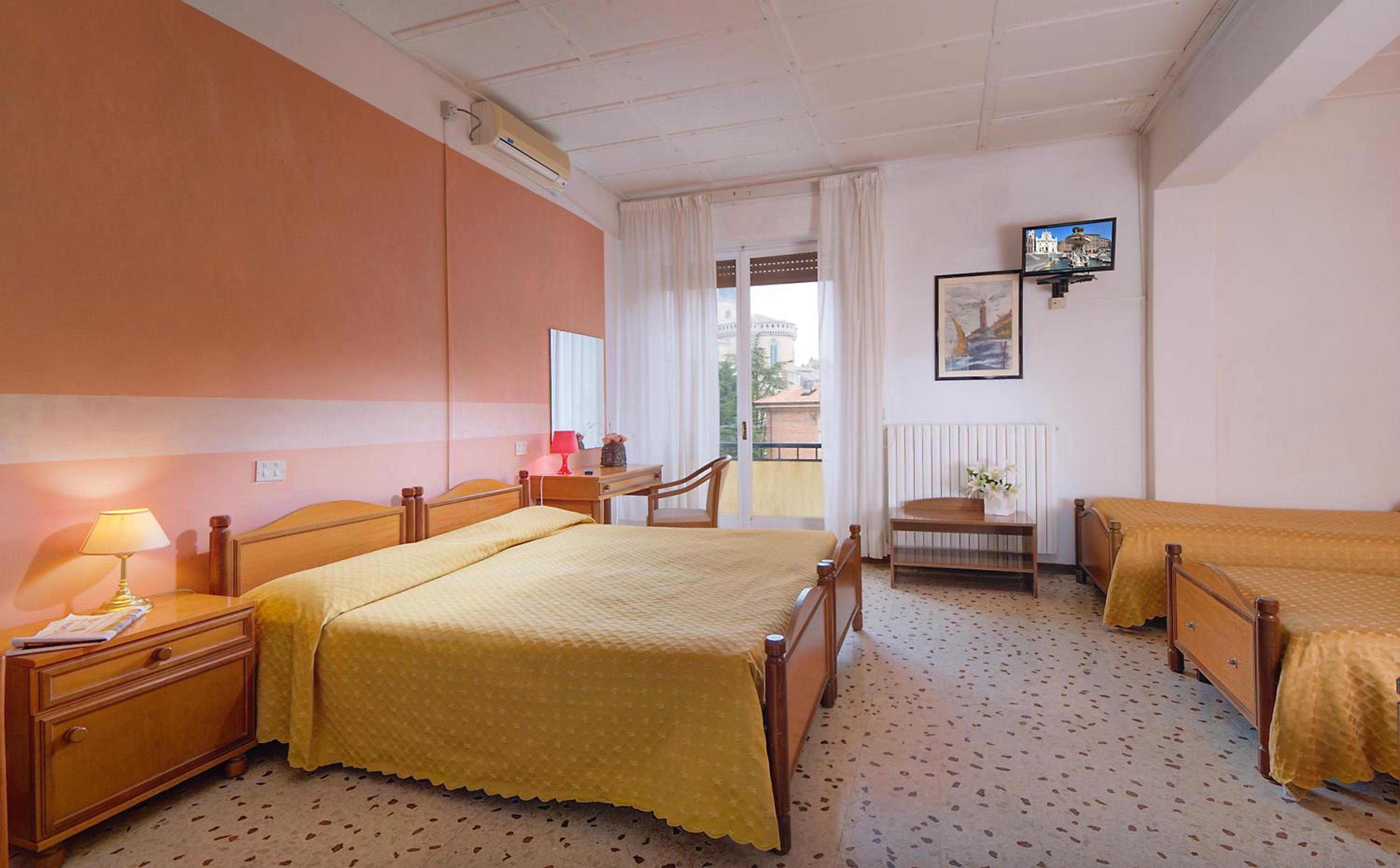 Standard Quadruple Room - Photo 1