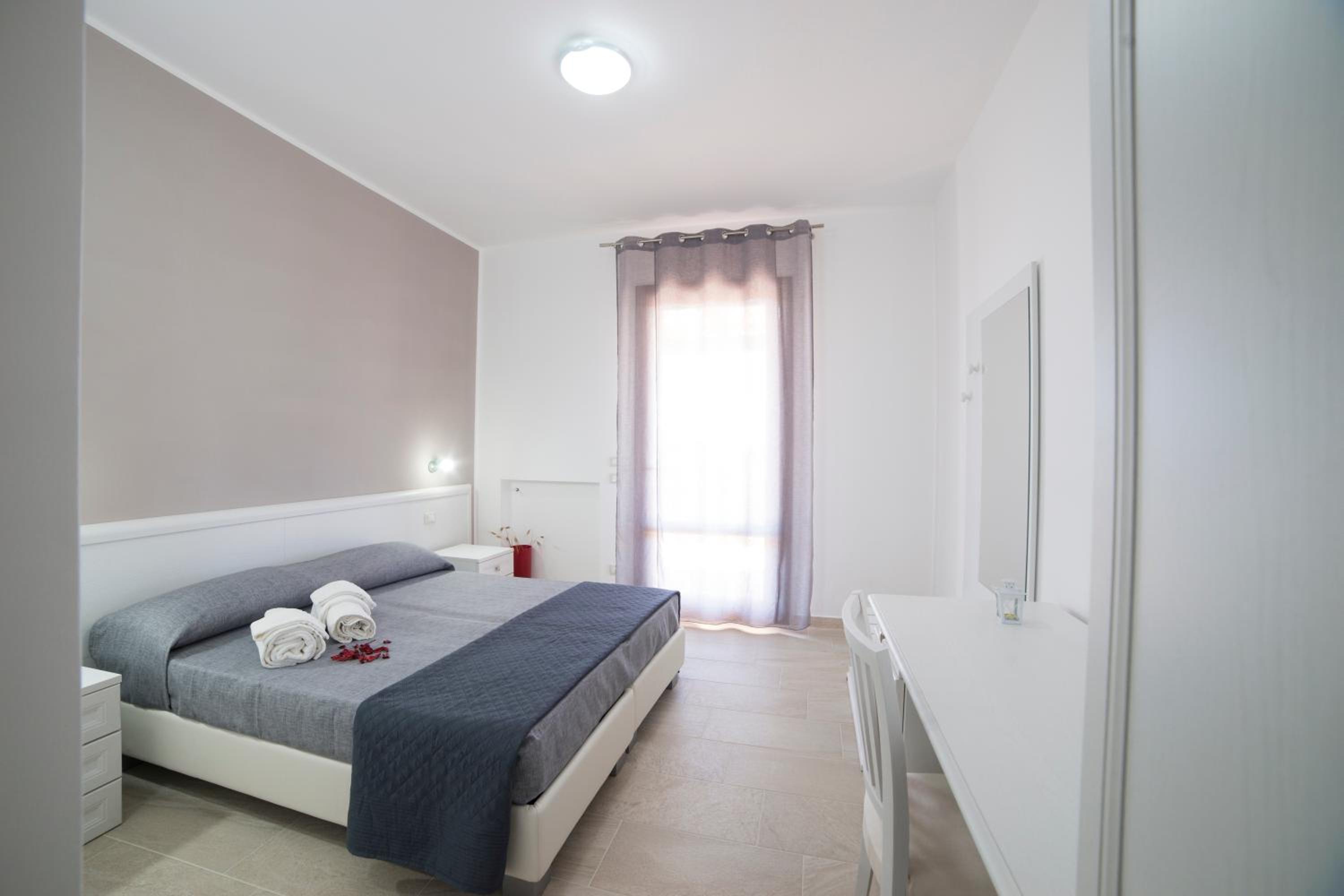 Deluxe Room - Photo 7