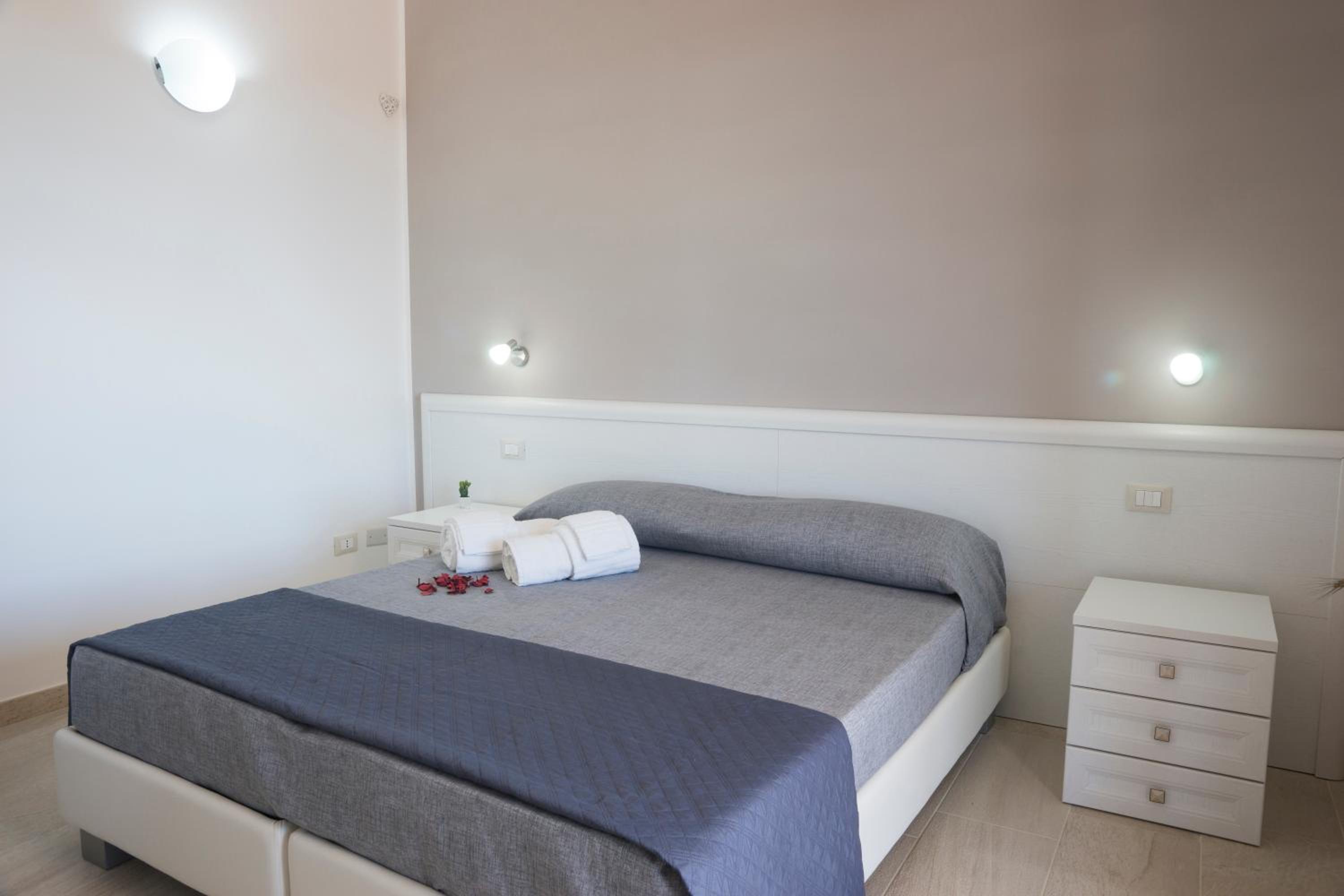 Deluxe Room - Photo 9