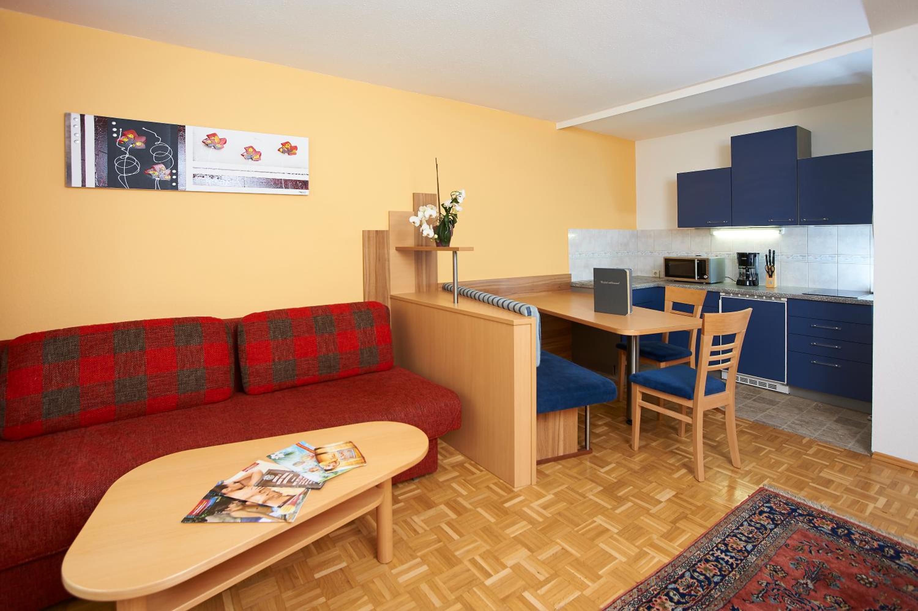 One-Bedroom Apartment with Balcony - Annex photo 2