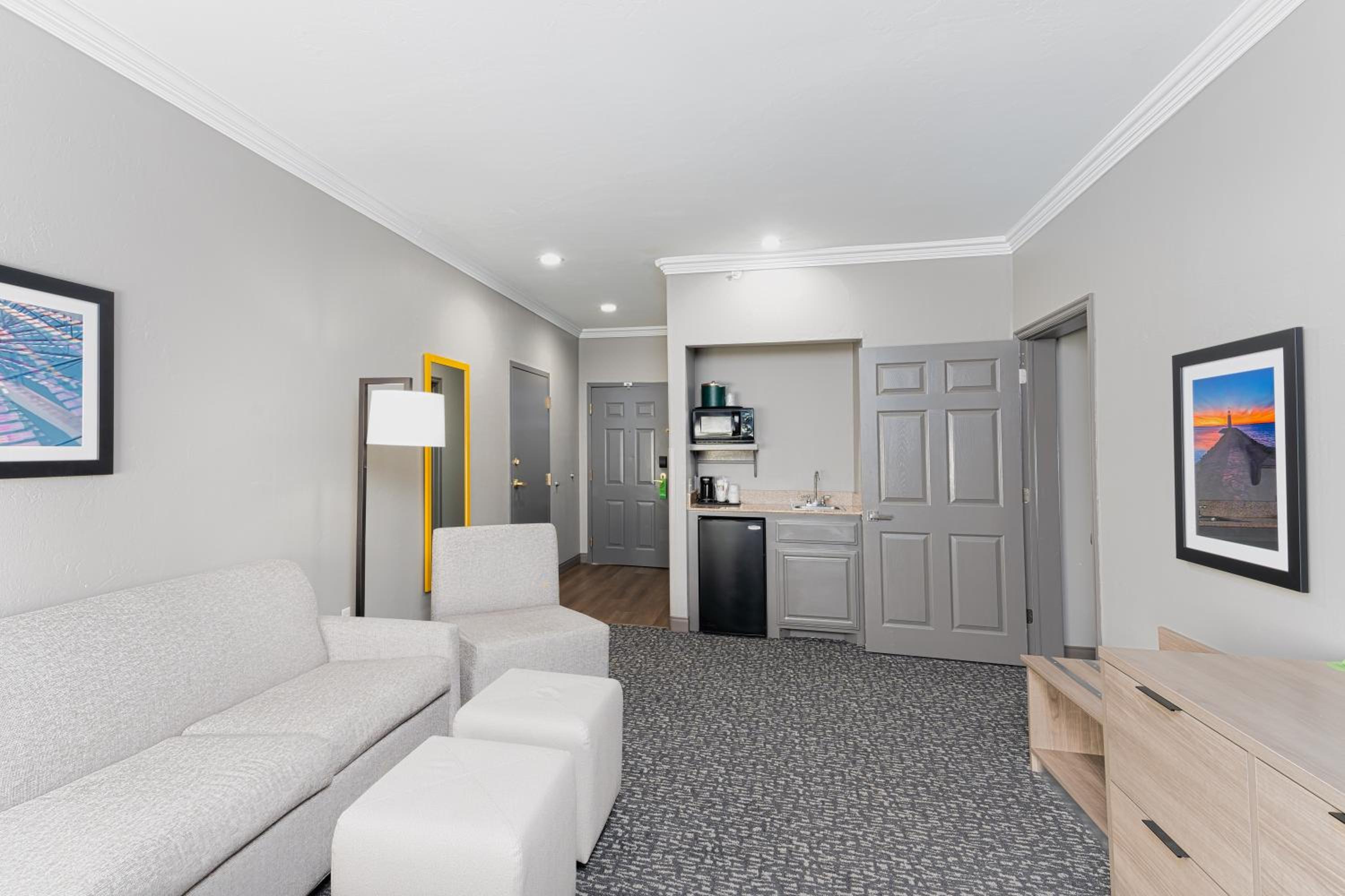 One-Bedroom King Suite - Non-Smoking - Photo 2
