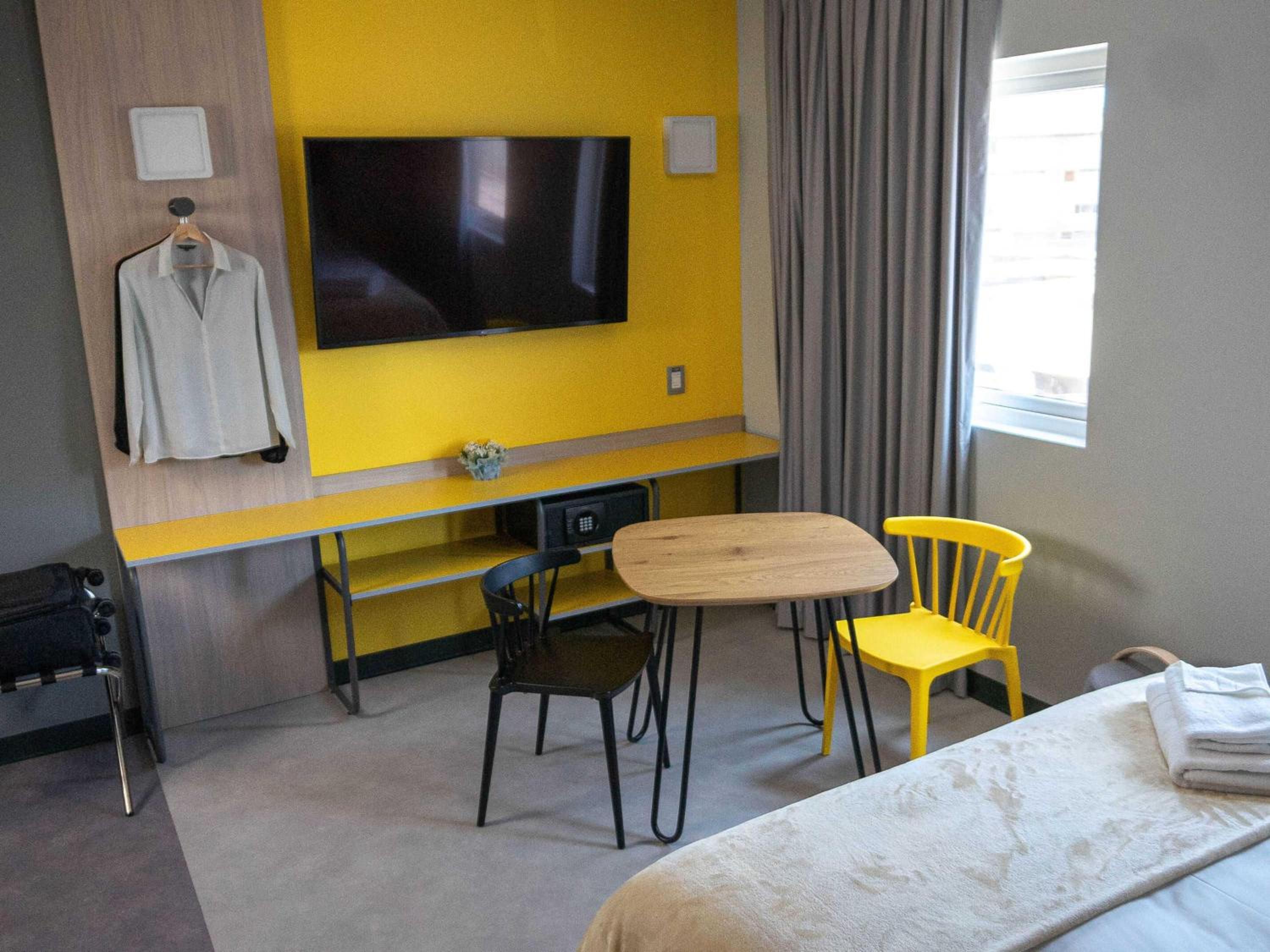Superior Room with One Double and One Sofa Bed - Photo 4