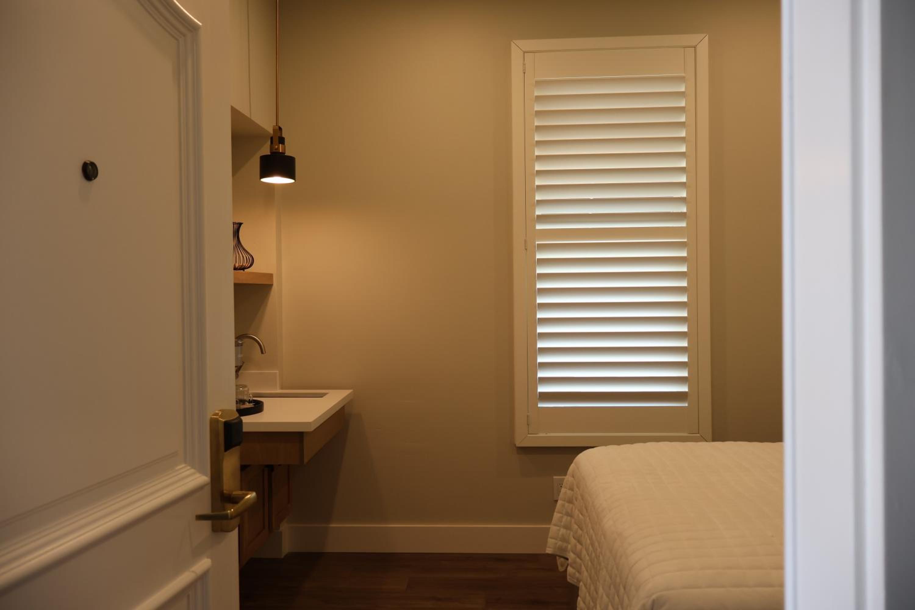Queen Room - Disability Access photo 2