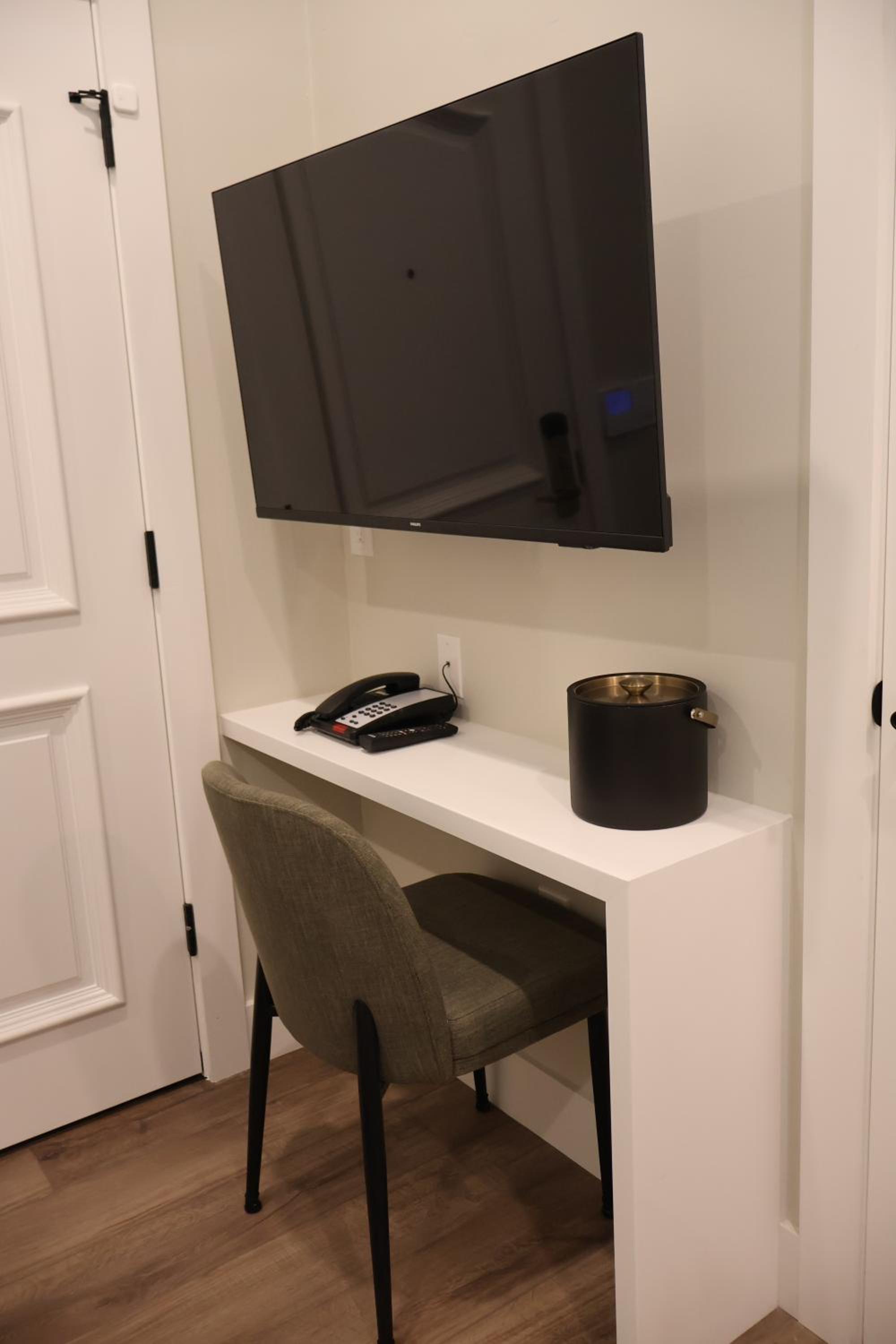 Queen Room - Disability Access photo 3