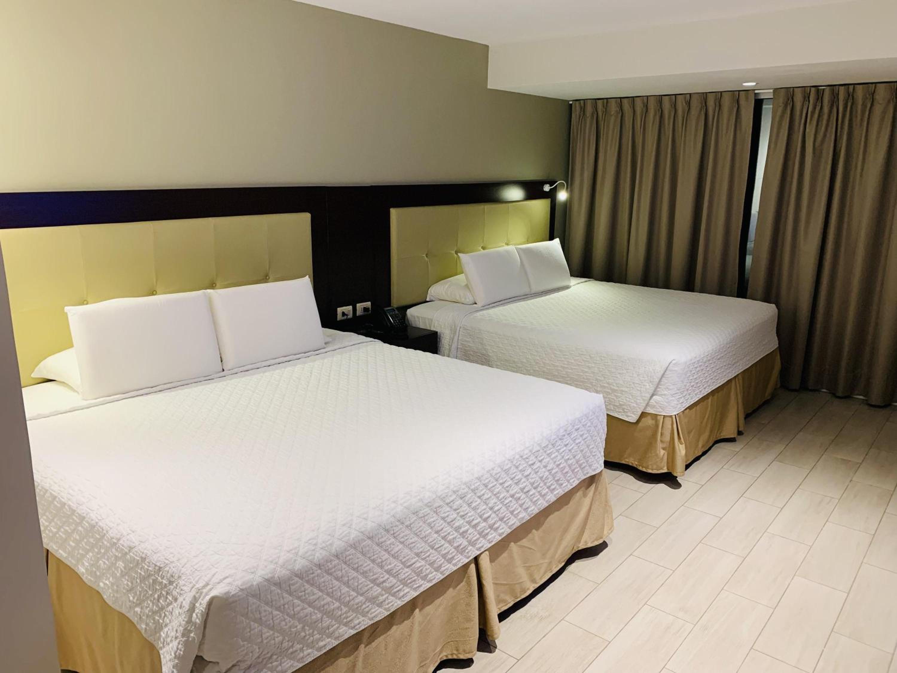 Standard Room with two King beds  - Photo 1