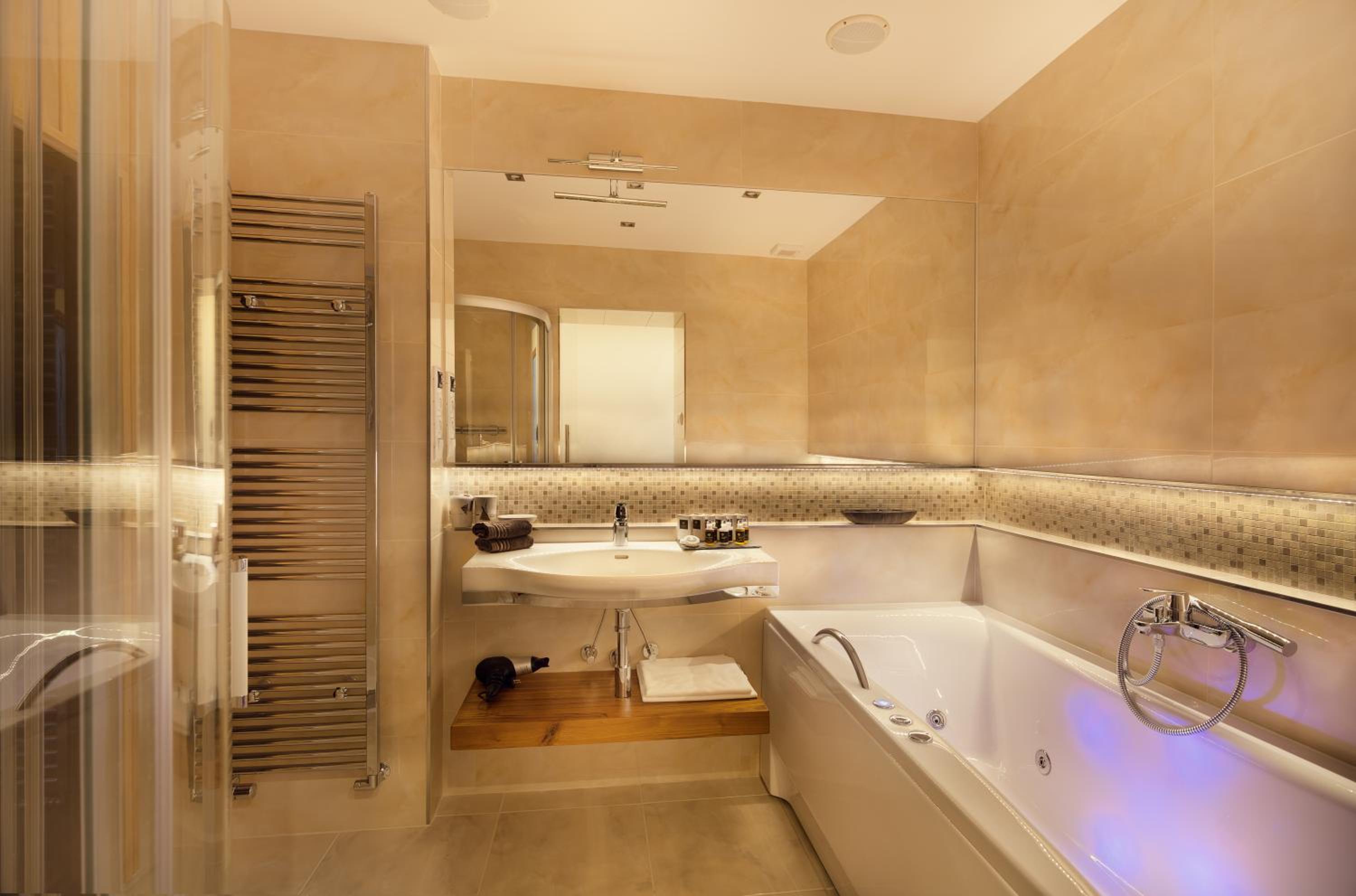 Deluxe Apartment with Private Sauna - Photo 4