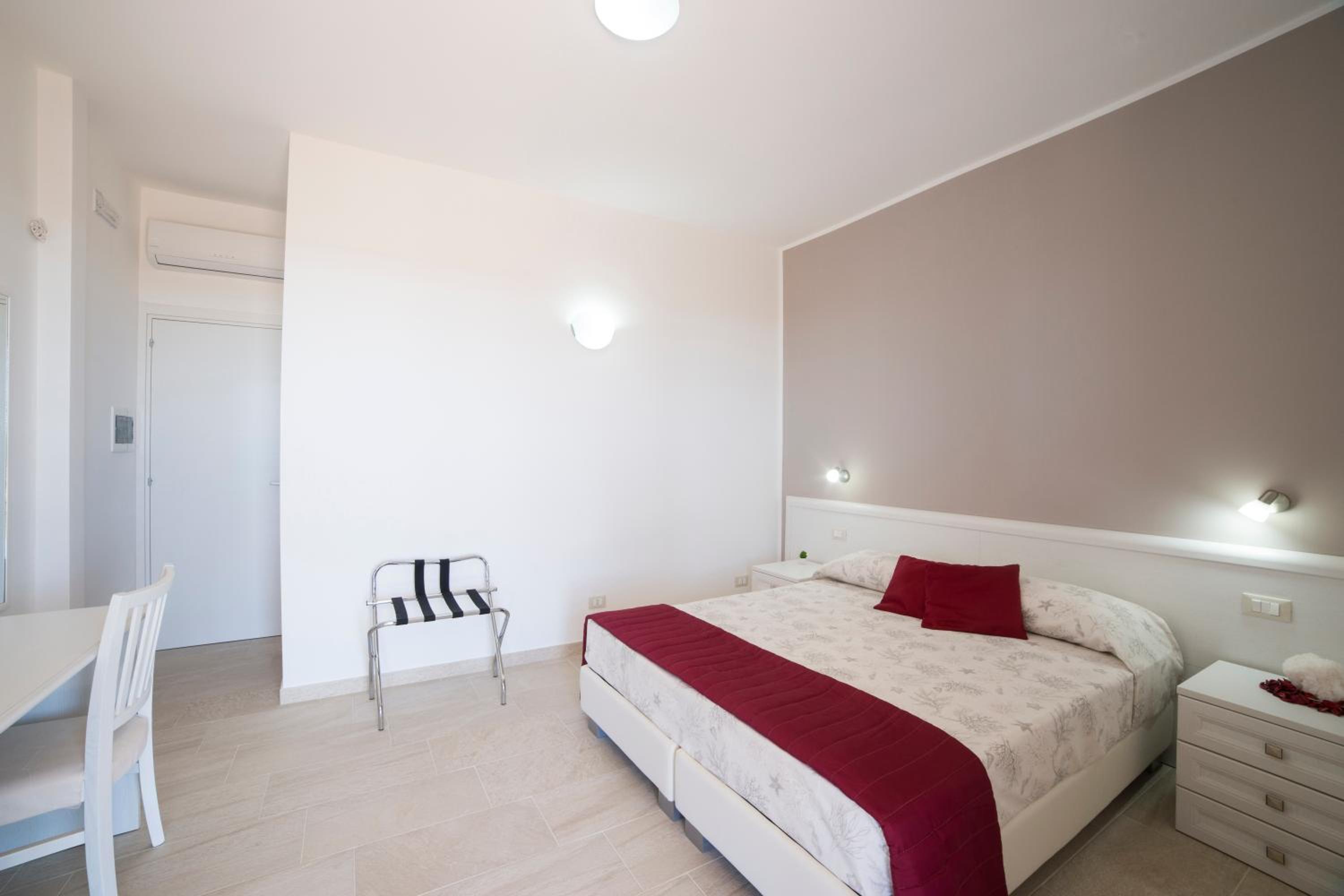 Deluxe Room - Photo 16