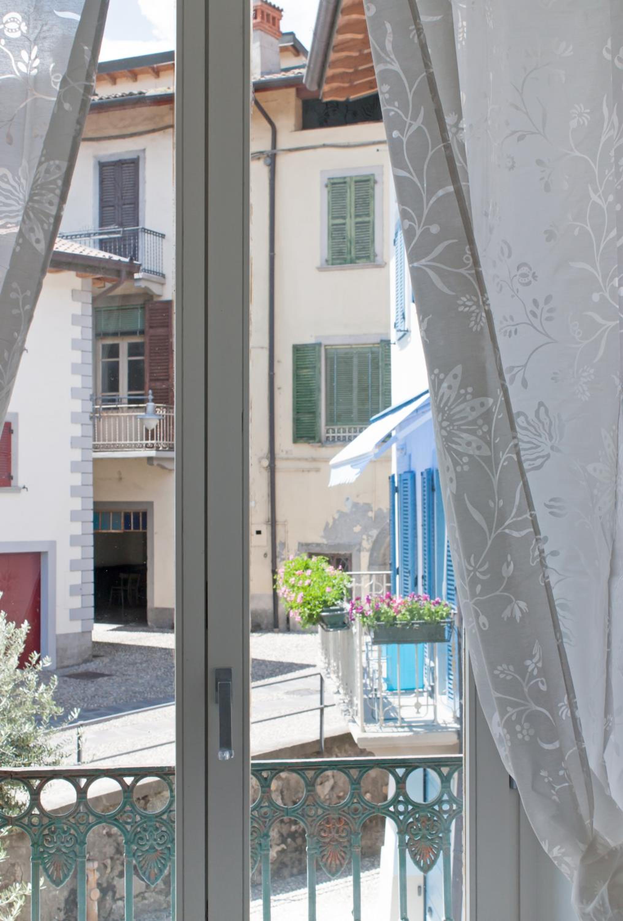 Double Room with Balcony - Photo 9