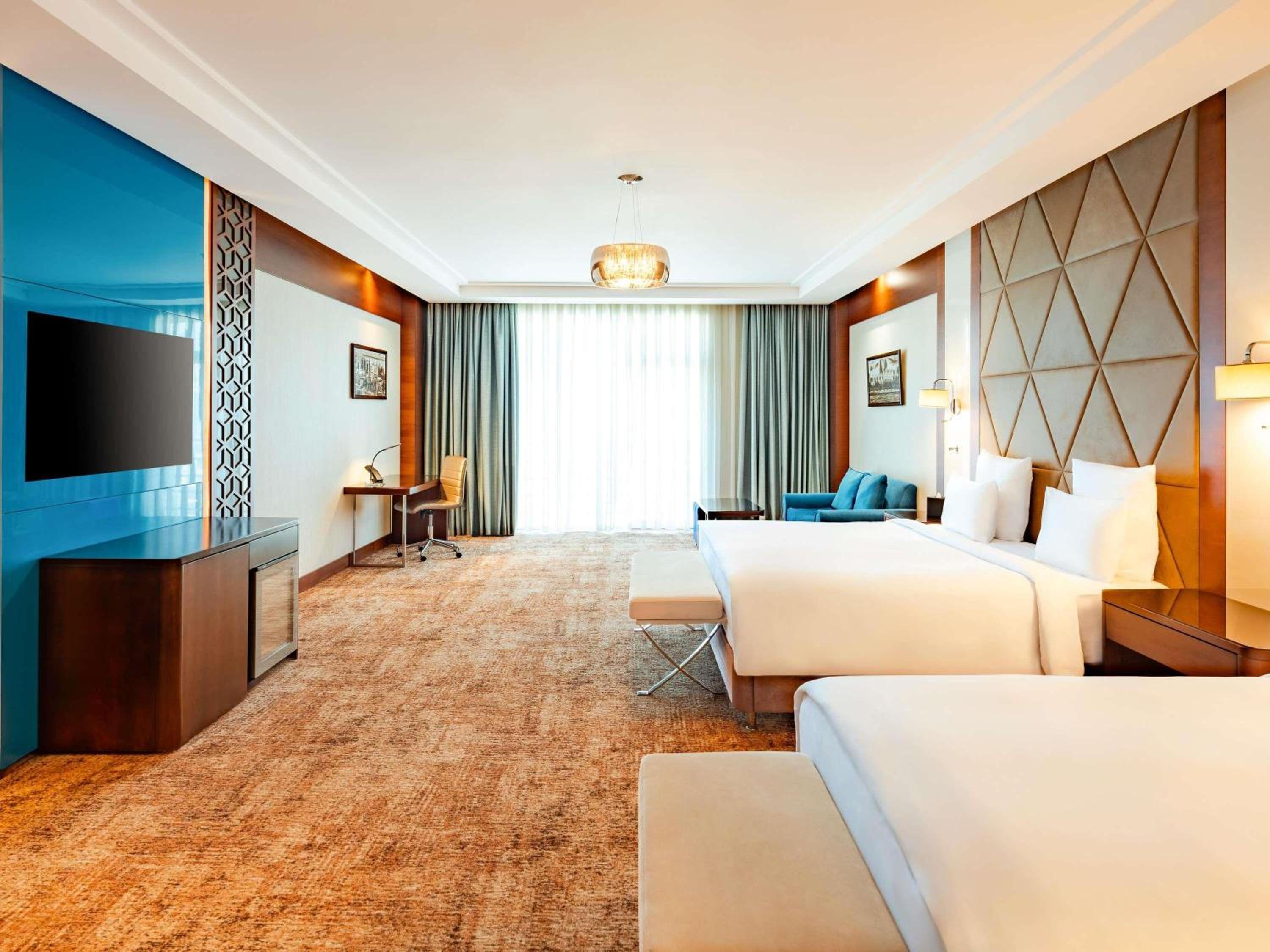 Superior Room with One Double Bed and One Single Bed photo 1