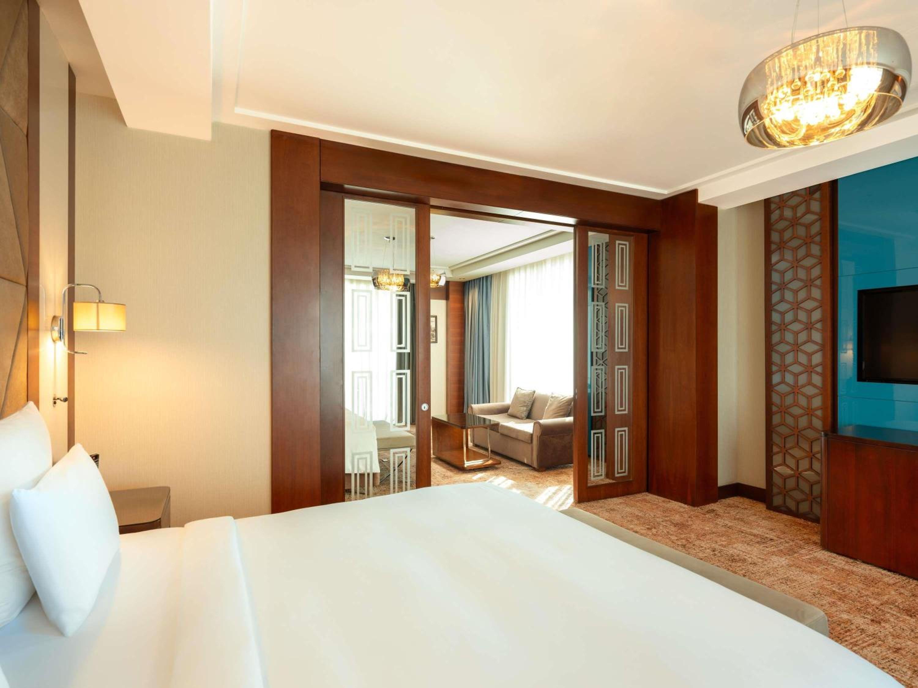 Junior King Suite photo 2