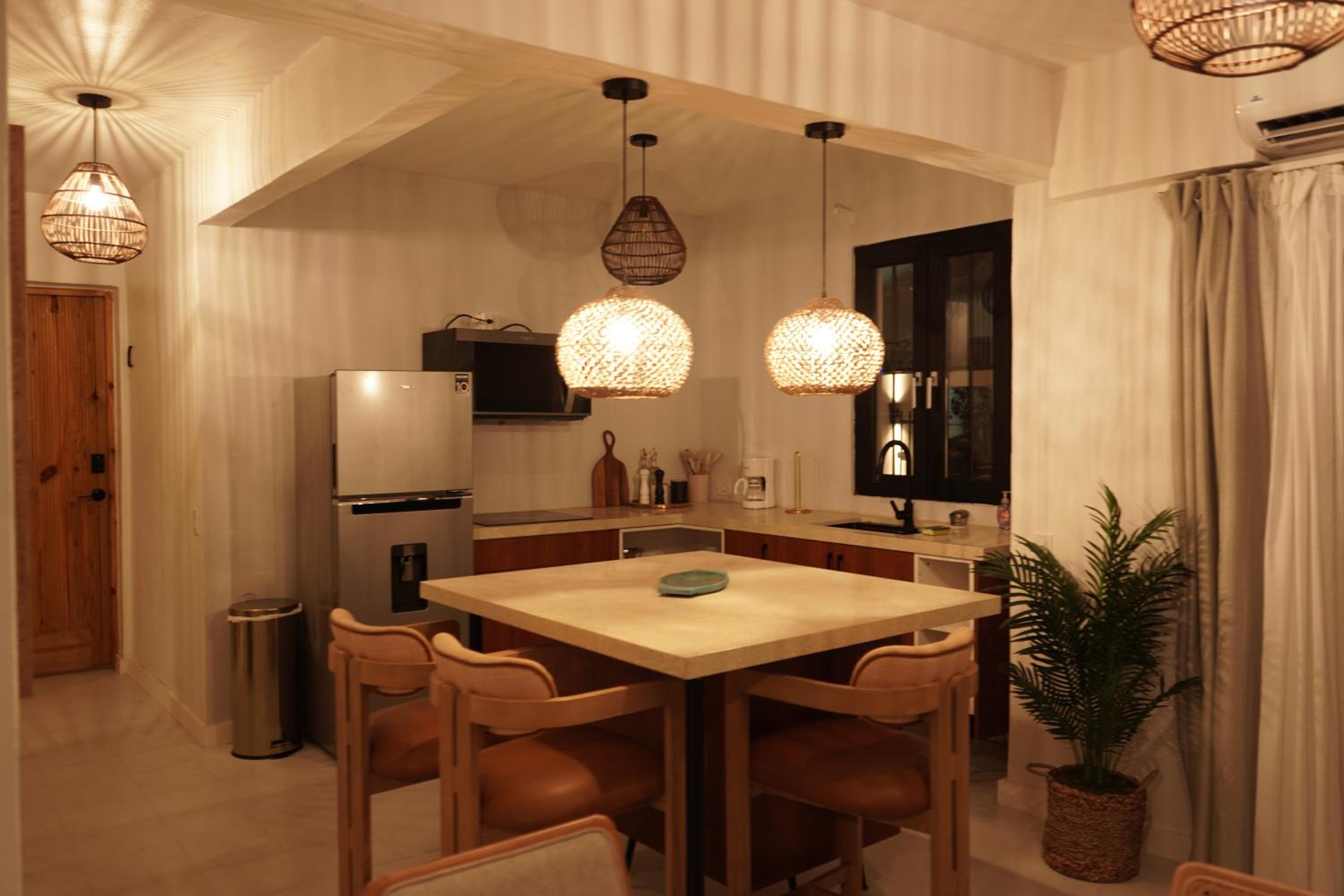 Deluxe Queen Suite
