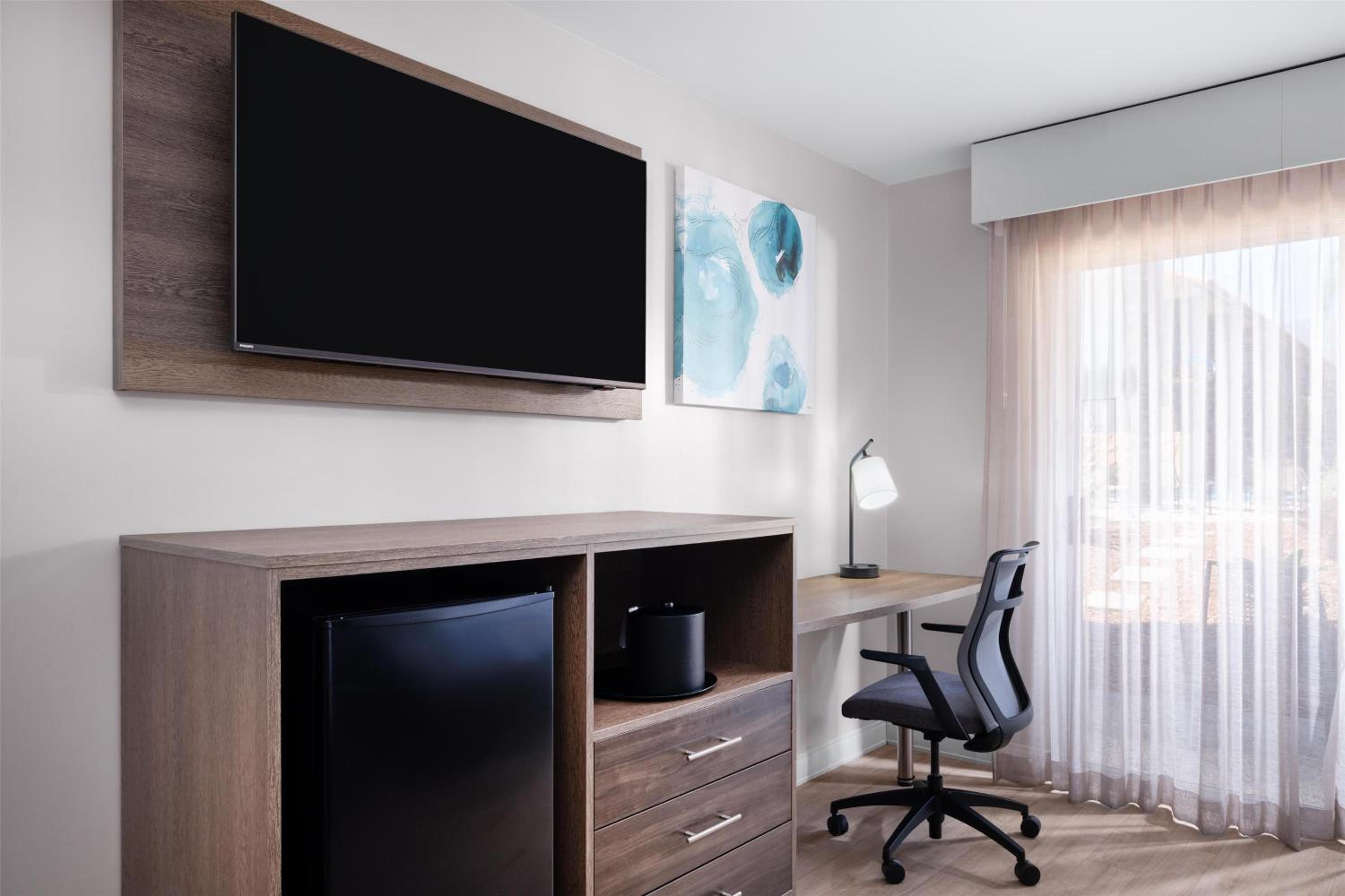 Queen Room with Roll-In Shower - Disability/Non-Smoking